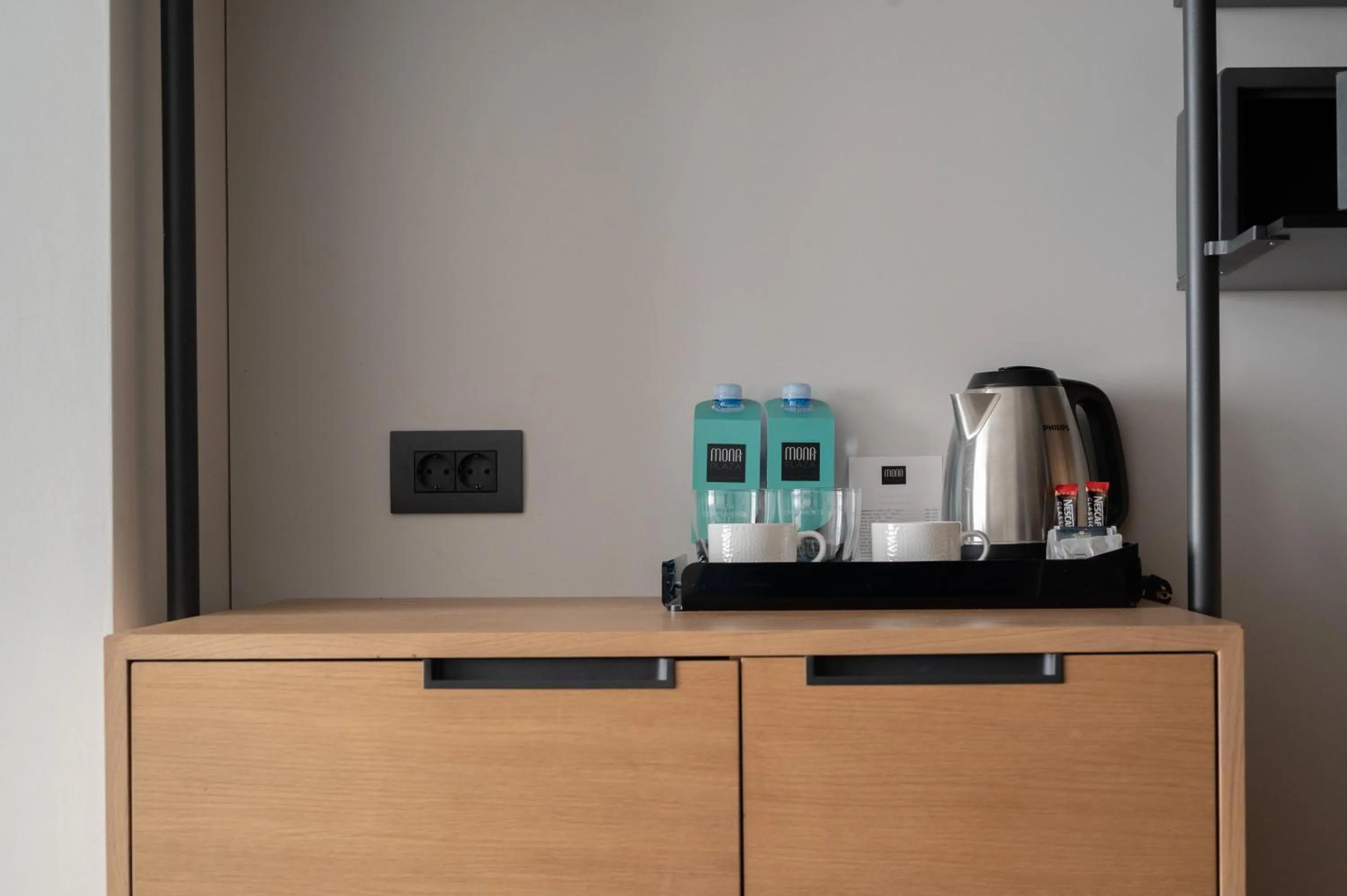 Coffee/tea facilities in Hotel Mona Plaza