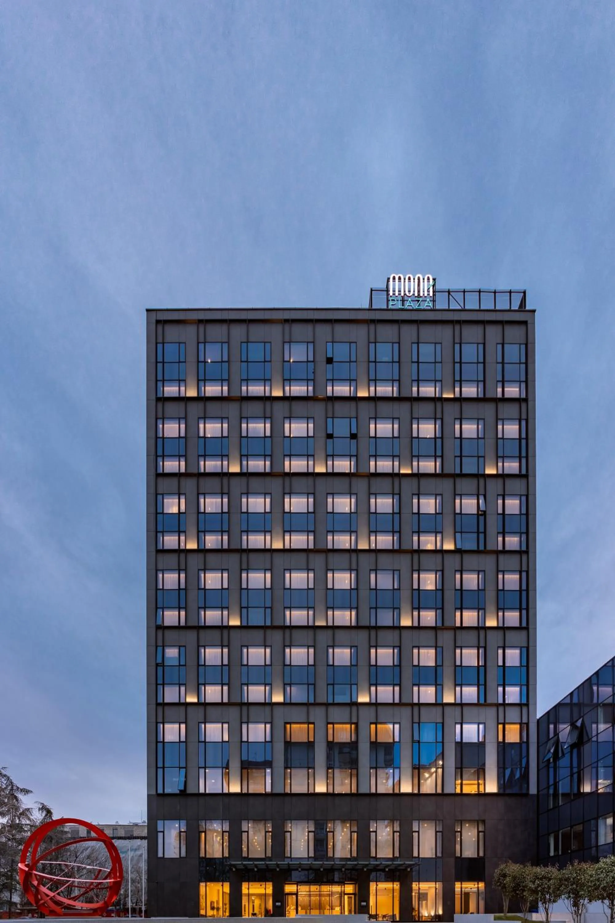 Property building in Hotel Mona Plaza