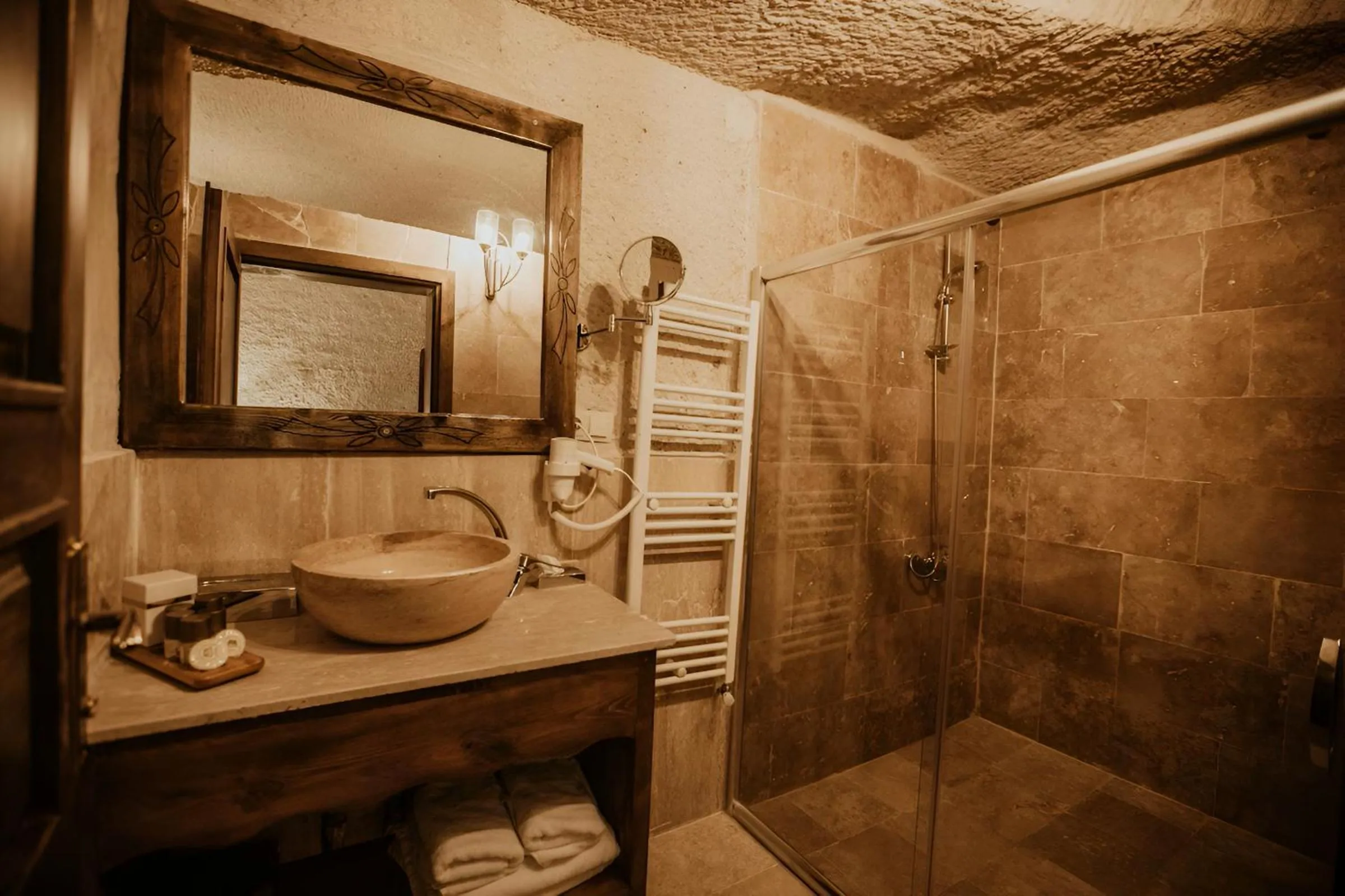 Bathroom in Kismet Cave Mansion