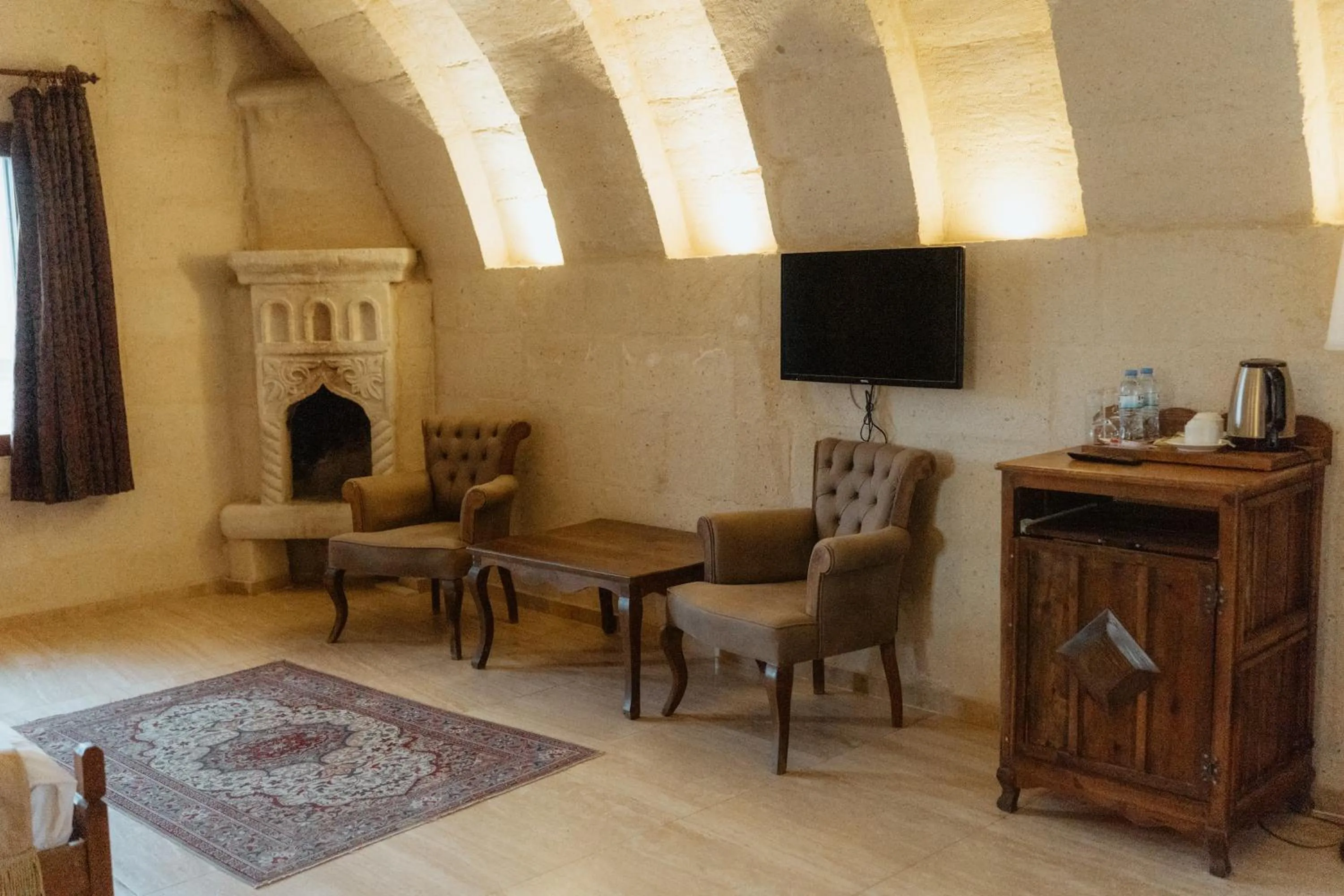 Seating area in Kismet Cave Mansion