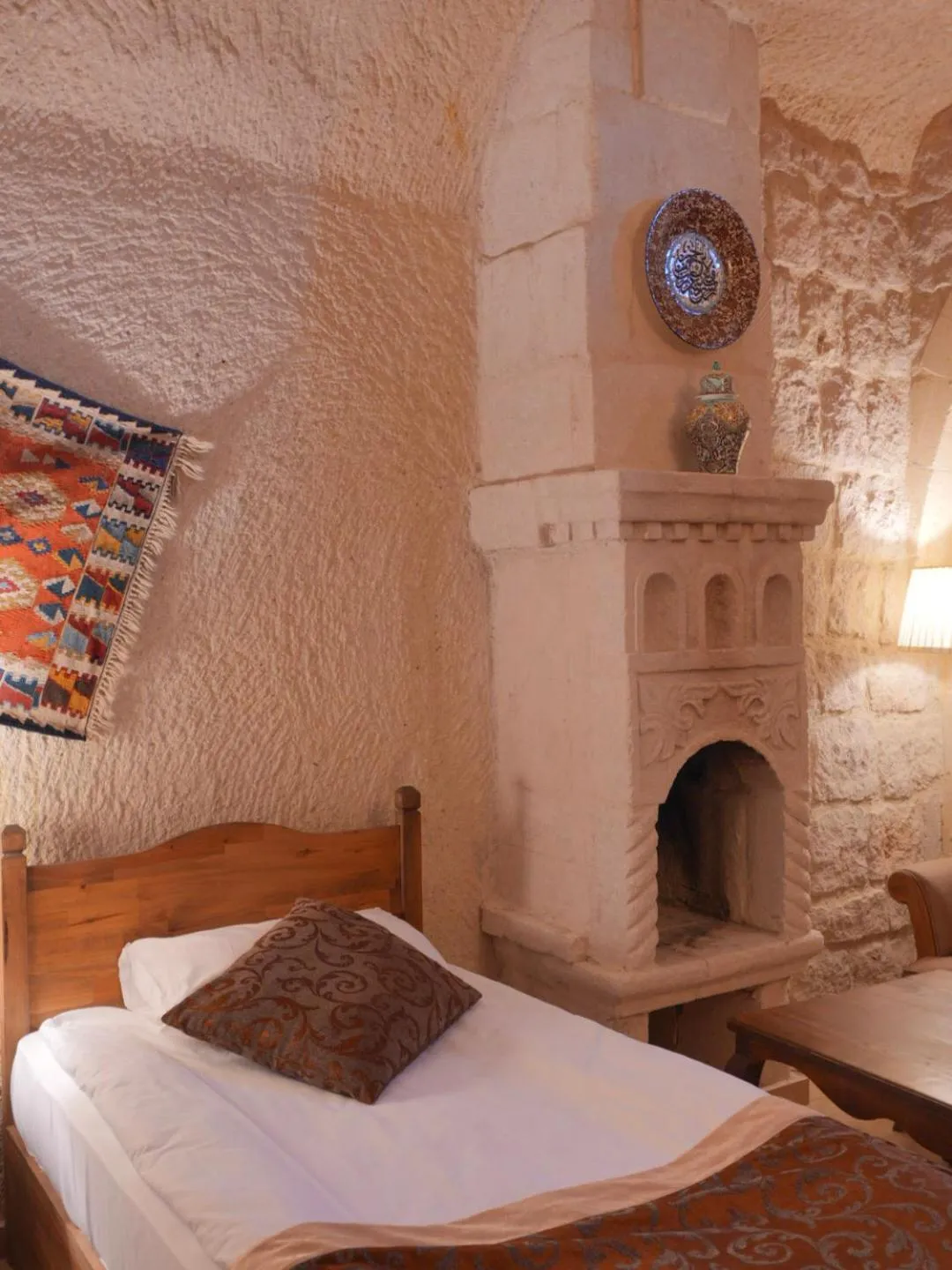 Decorative detail, Bed in Kismet Cave Mansion