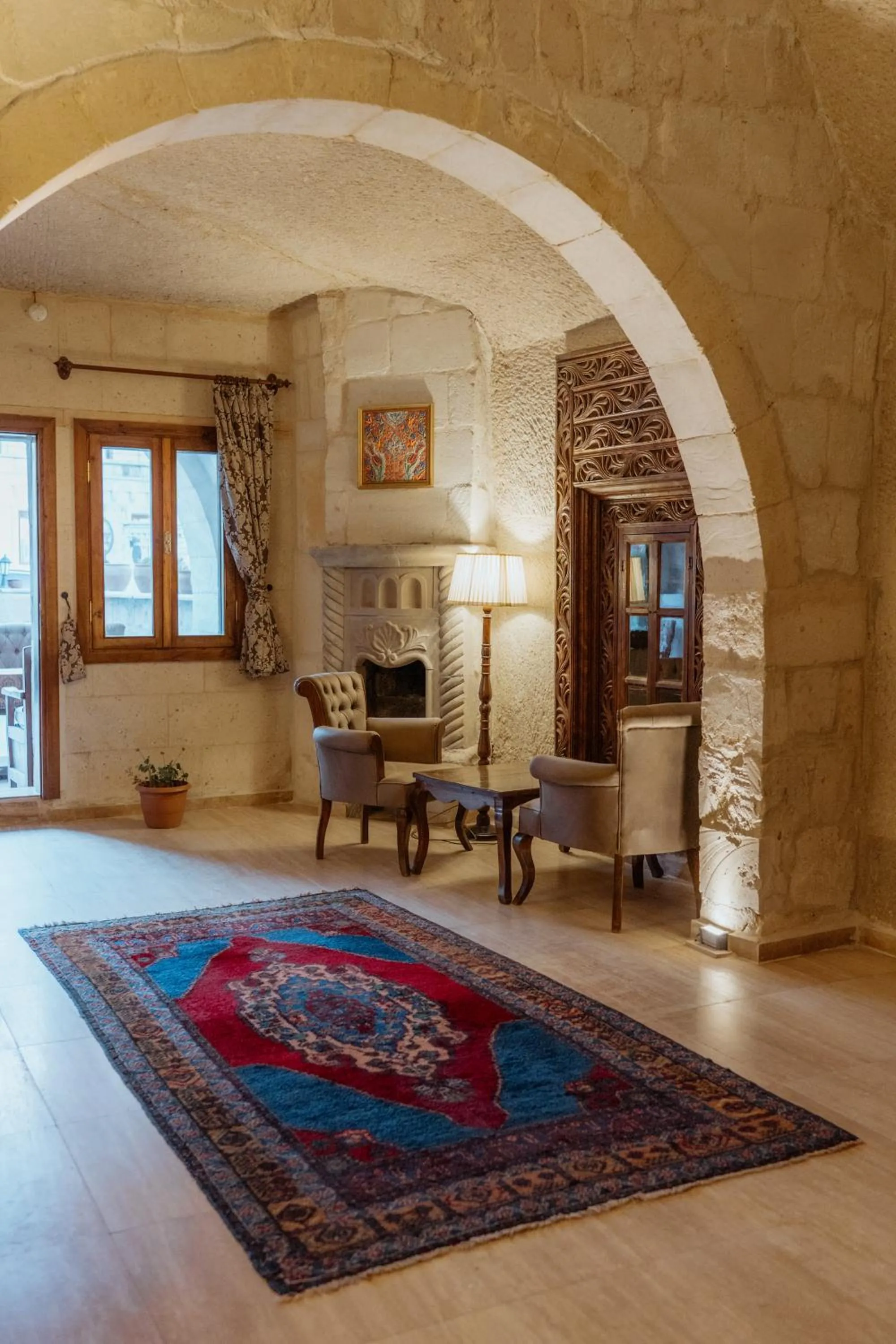 Seating area in Kismet Cave Mansion