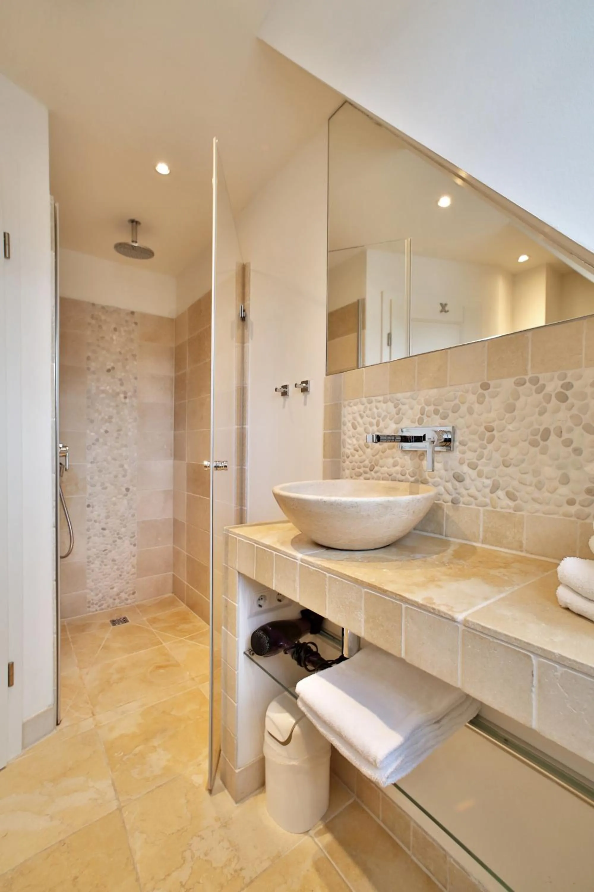 Shower in Apartmenthaus Budersandstraße 53