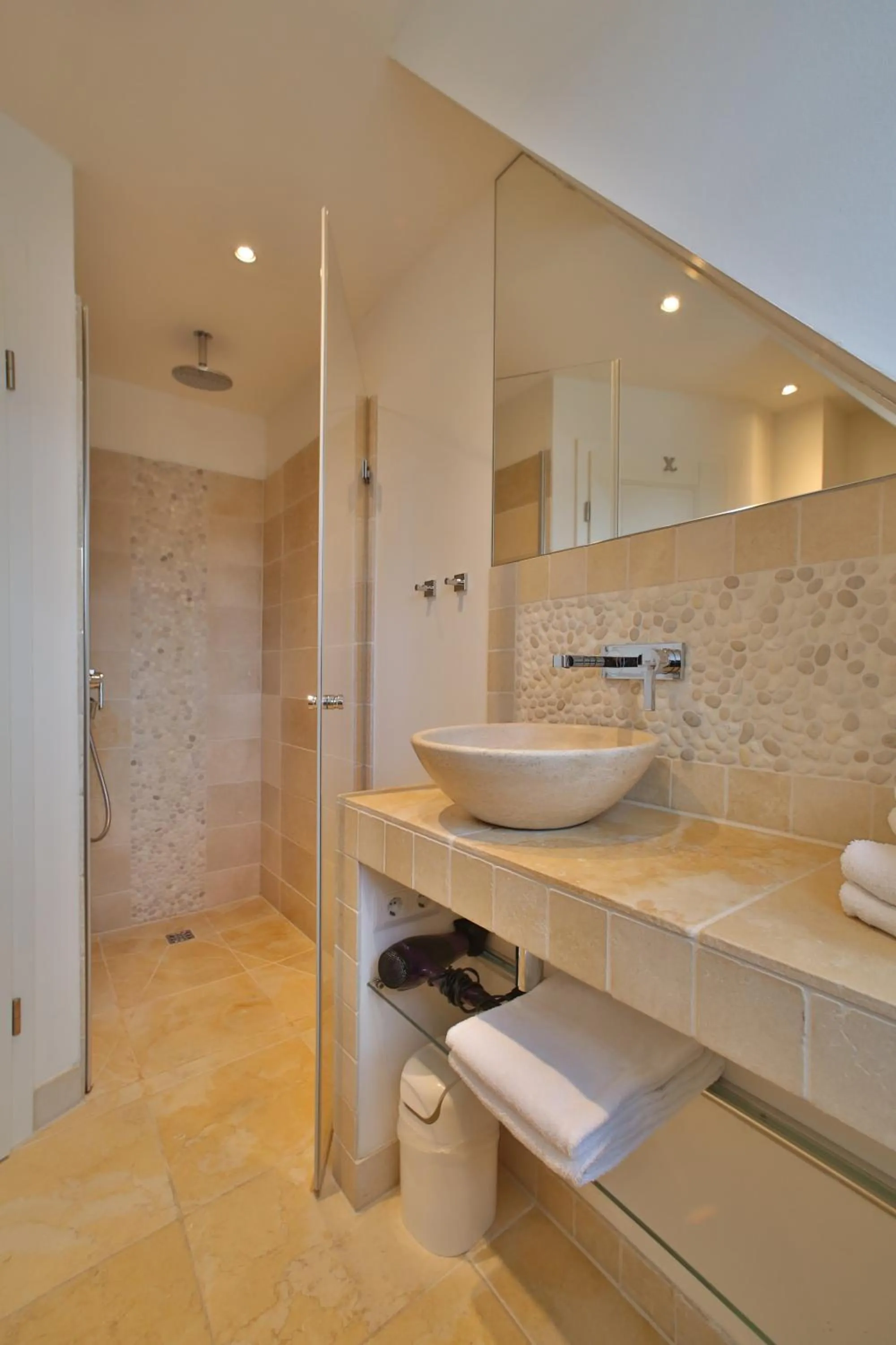 Shower in Apartmenthaus Budersandstraße 53