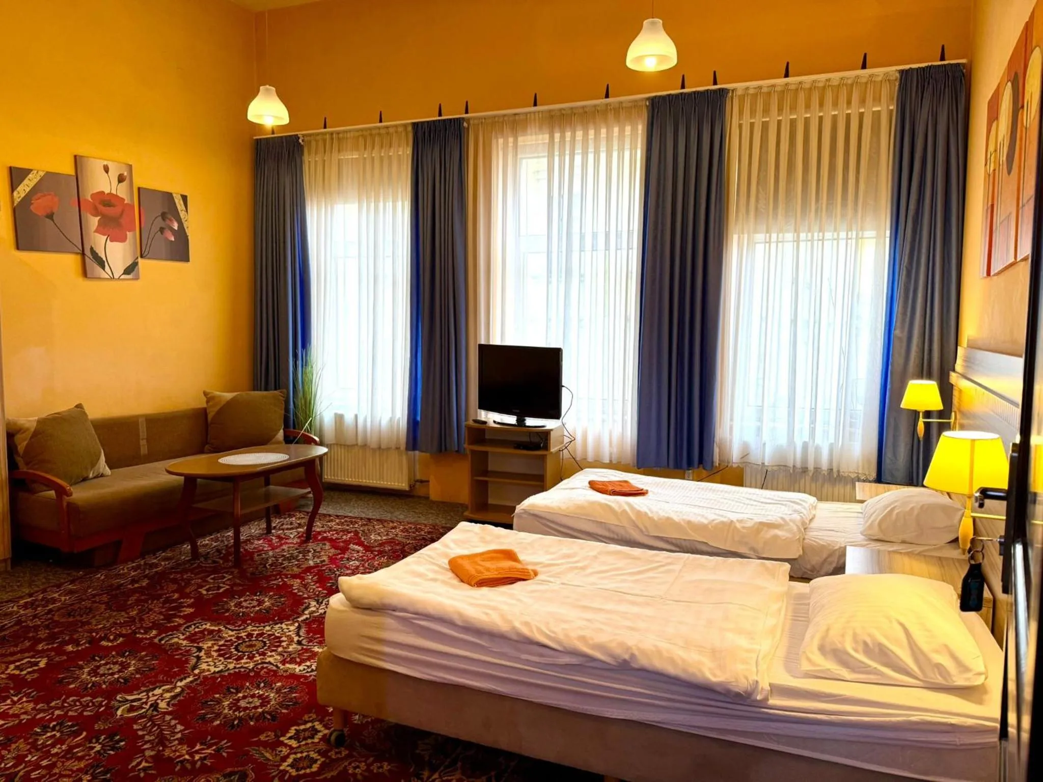 Photo of the whole room, Bed in Rodar