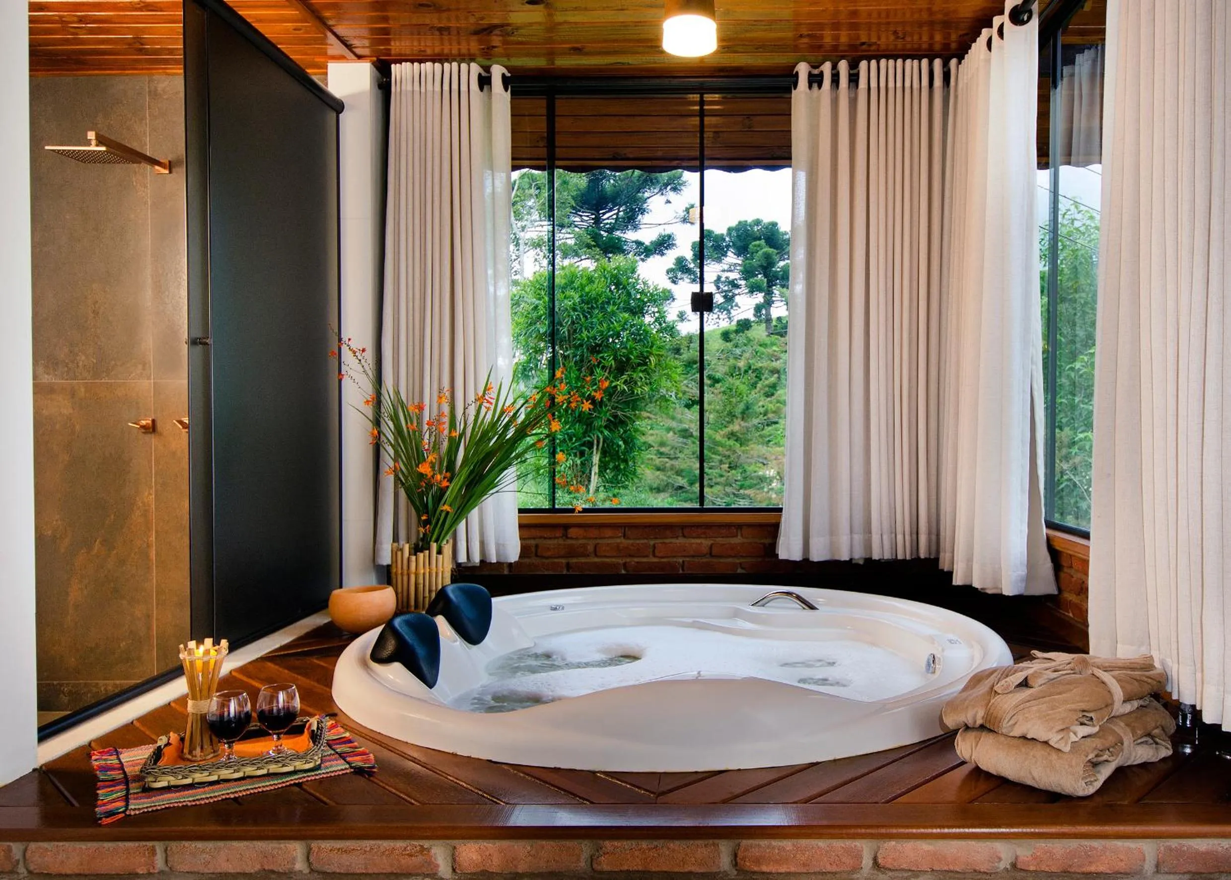 Hot Tub in Pousada da Gruta