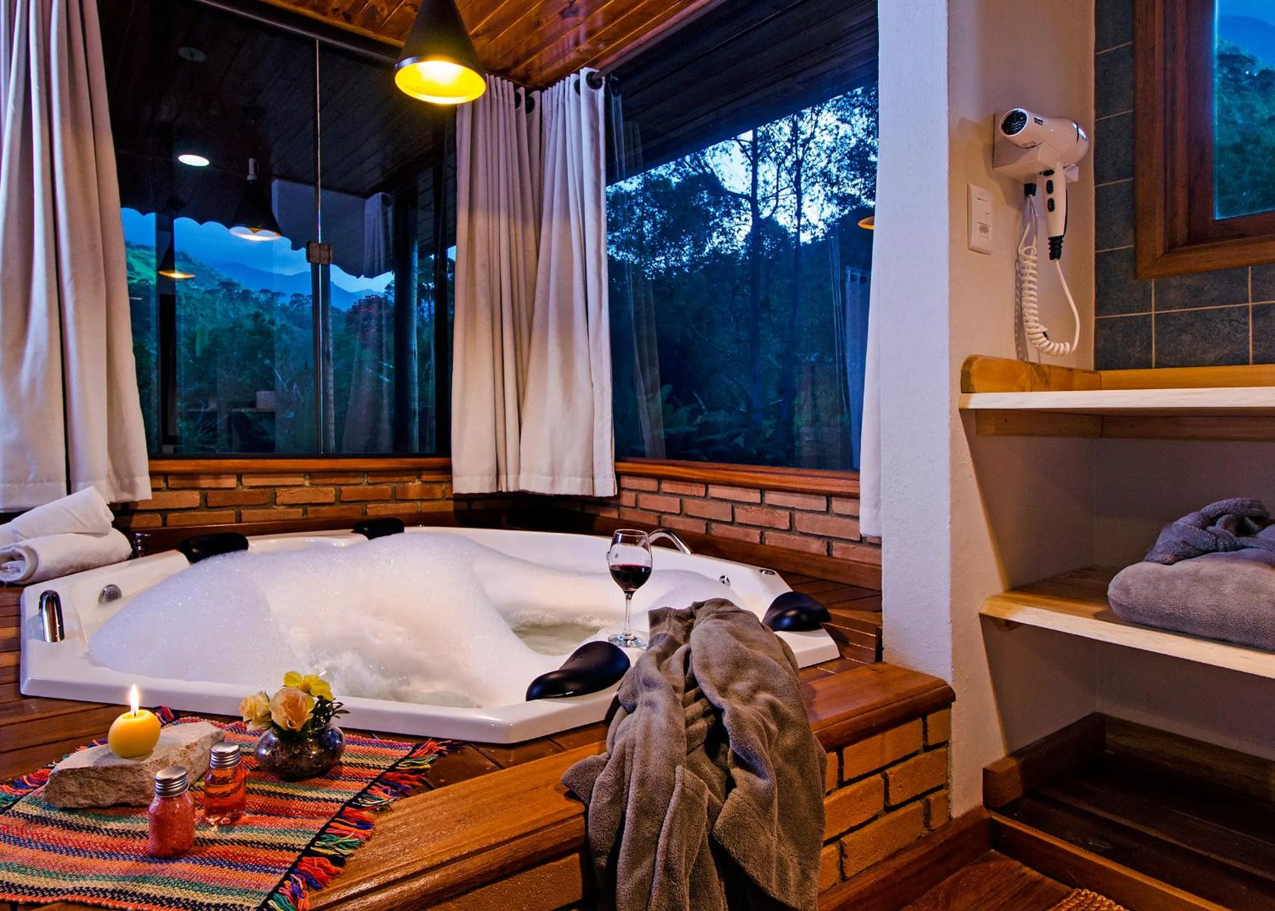 Hot Tub, Bed in Pousada da Gruta