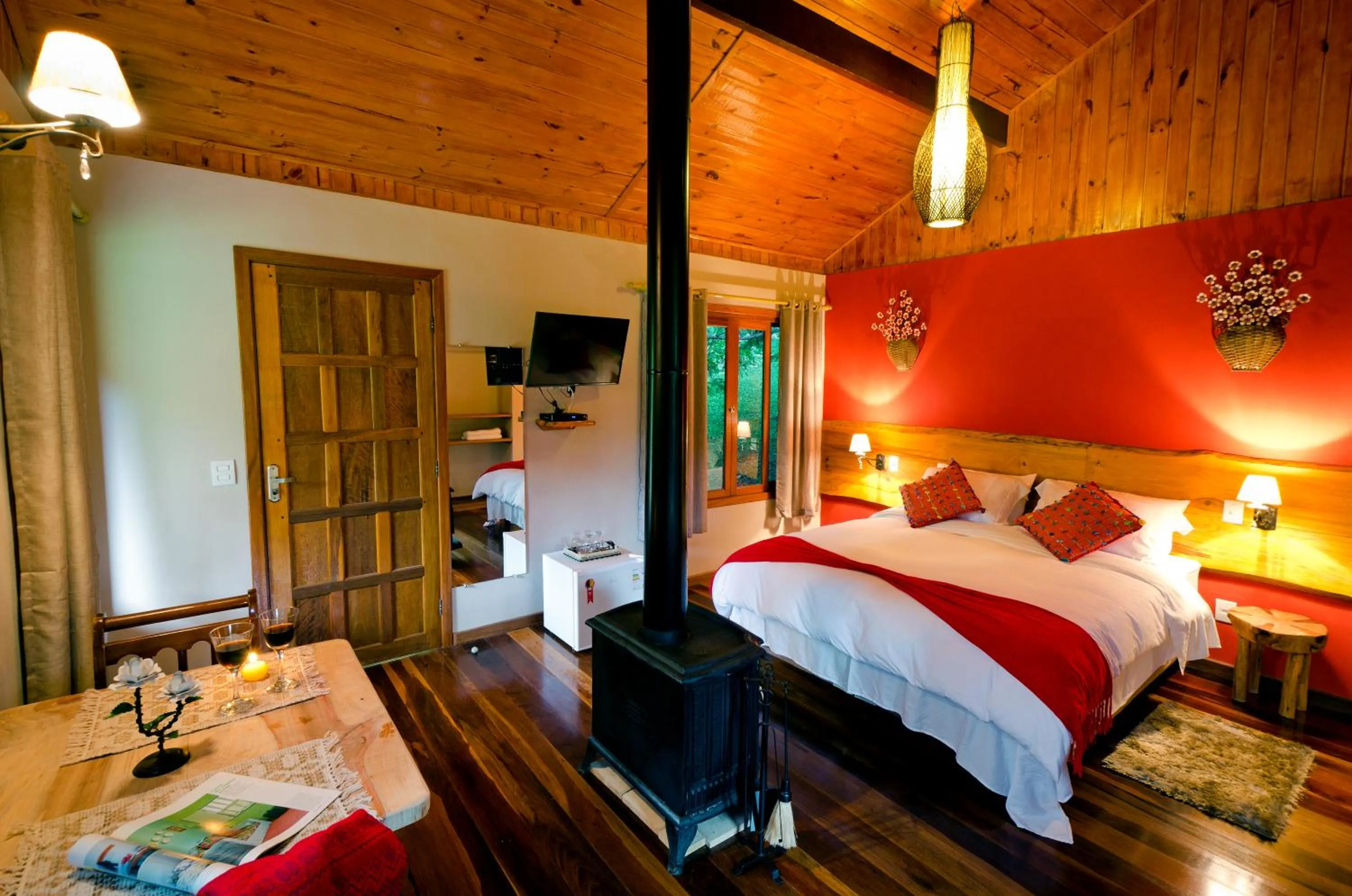 Photo of the whole room, Bed in Pousada da Gruta