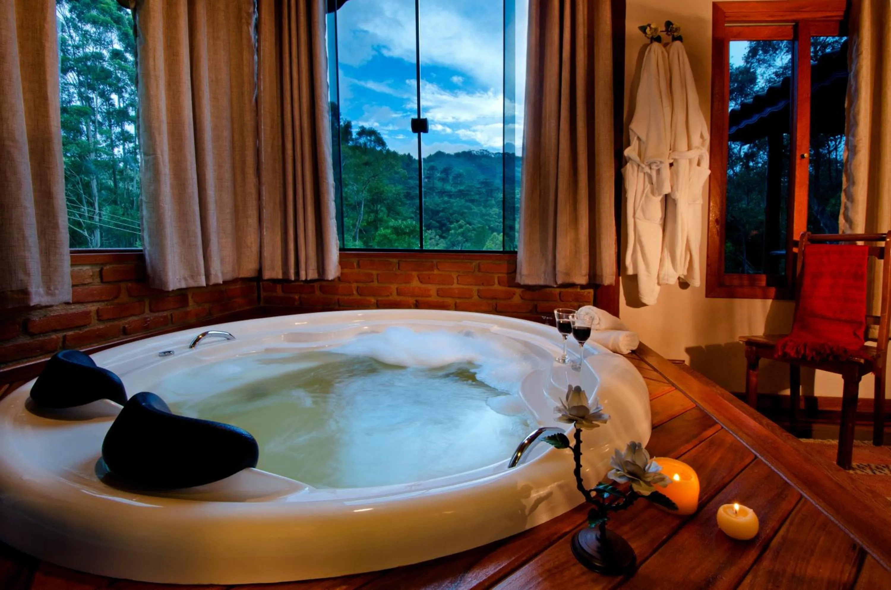 Hot Tub in Pousada da Gruta