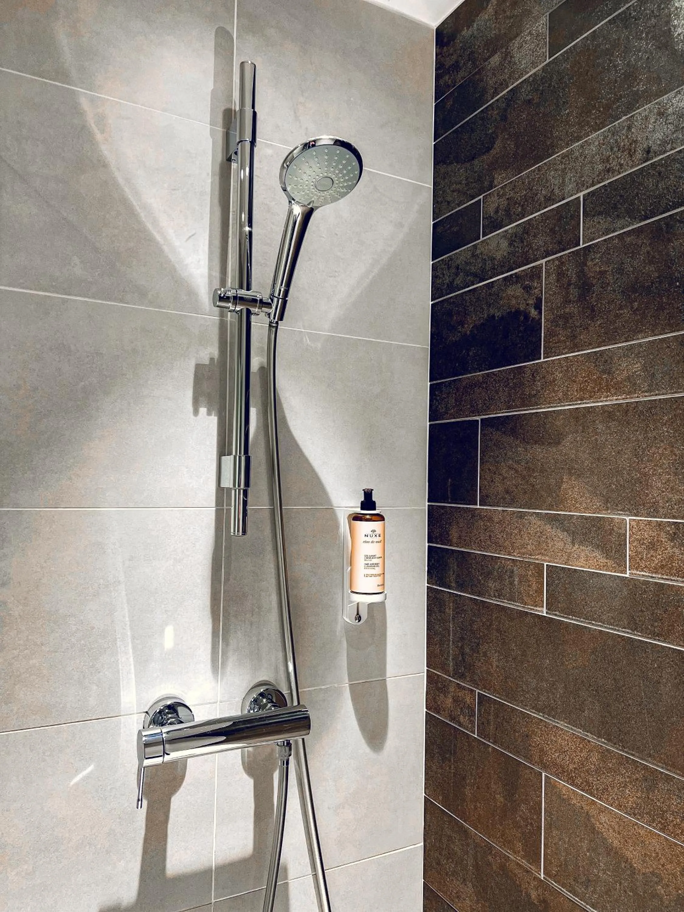 Shower in Mercure Saint Lô Centre