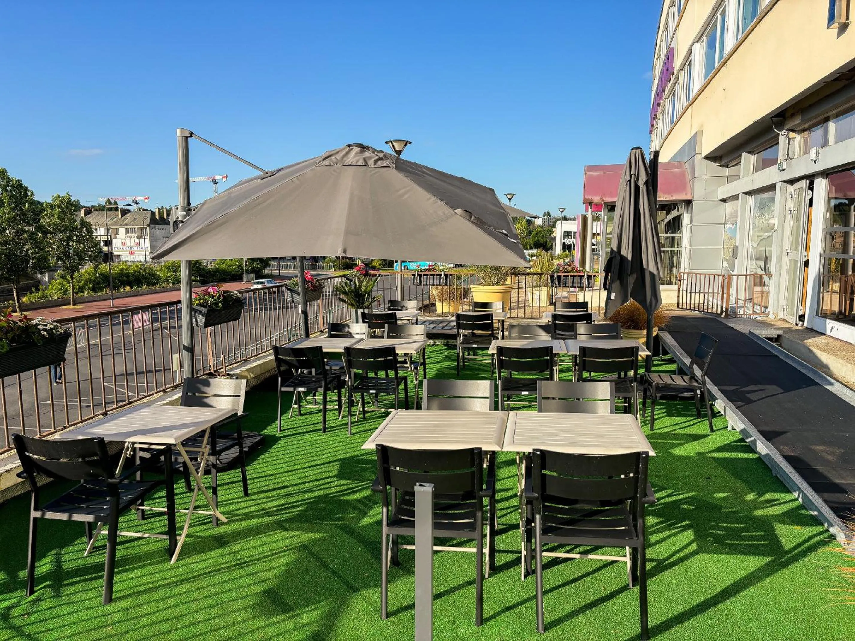 Restaurant/places to eat in Mercure Saint Lô Centre