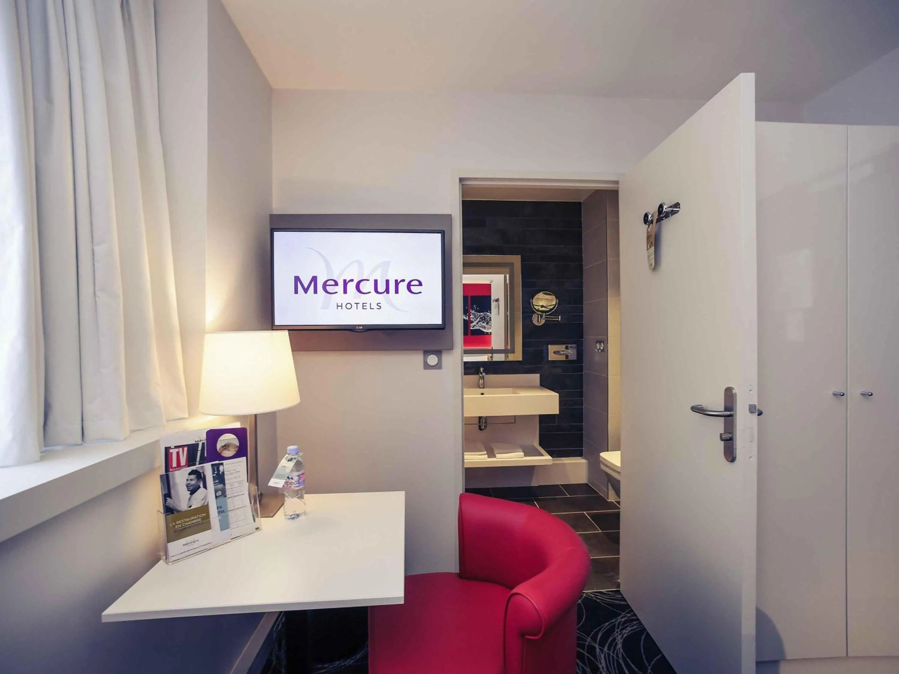 Bedroom in Mercure Saint Lô Centre
