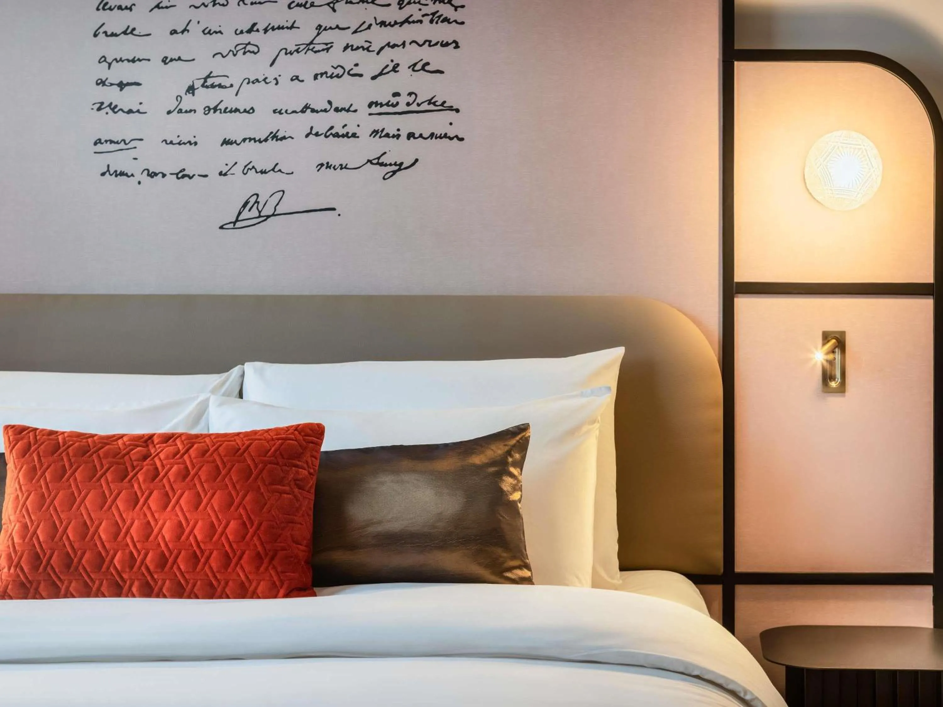 Bedroom, Bed in Mercure Versailles Paris Ouest