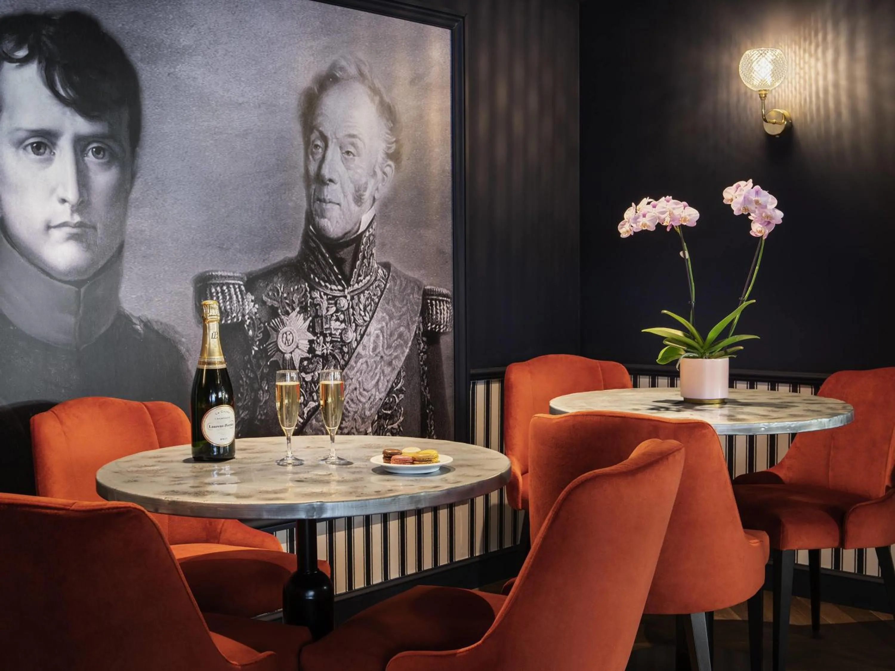 Lounge or bar in Mercure Versailles Paris Ouest