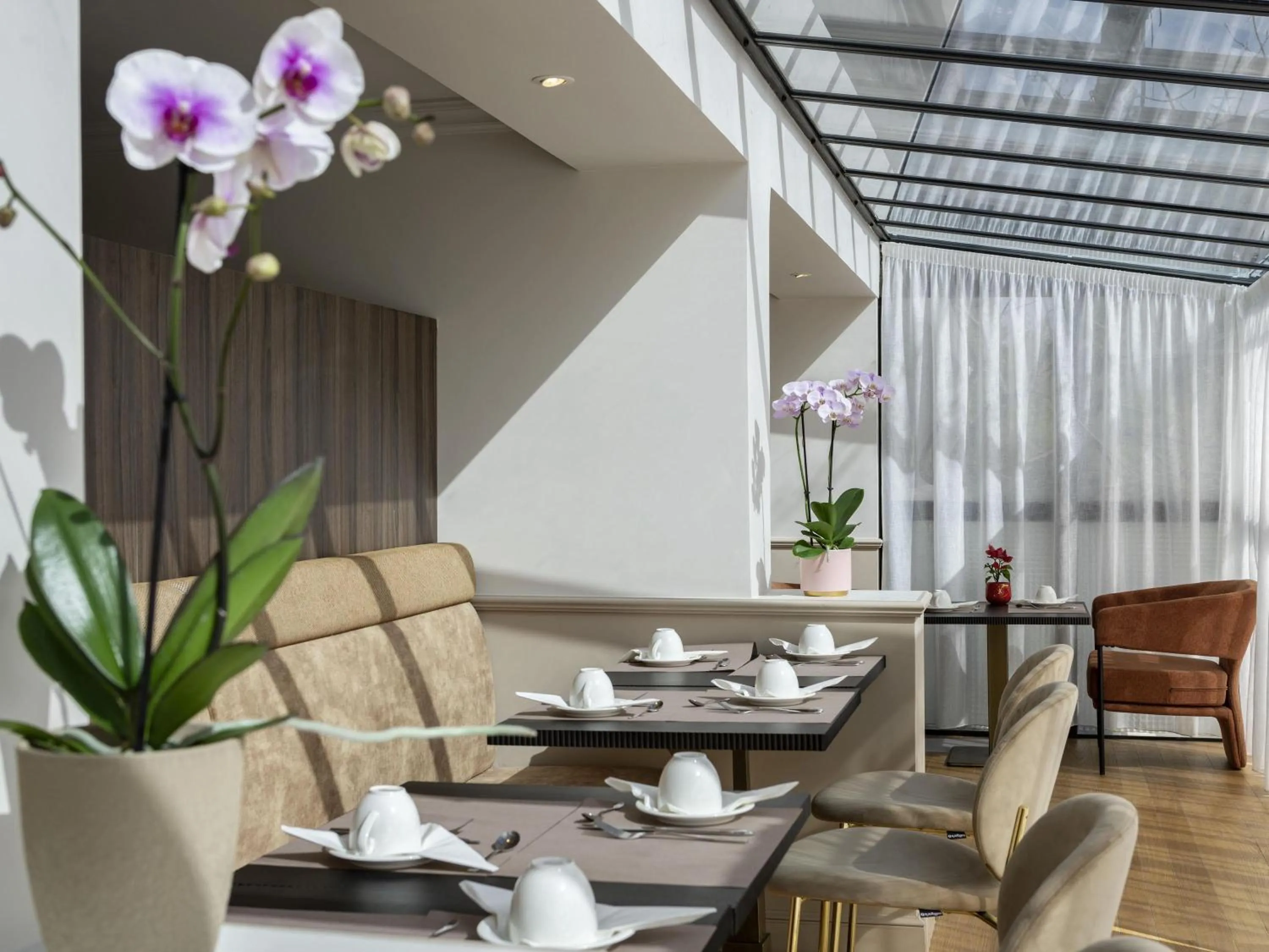 Breakfast in Mercure Versailles Paris Ouest