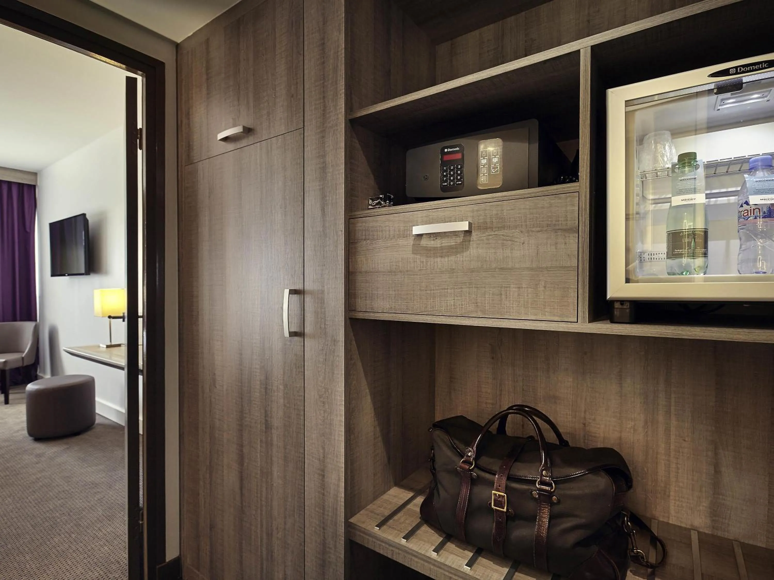 Bedroom in Mercure Versailles Paris Ouest