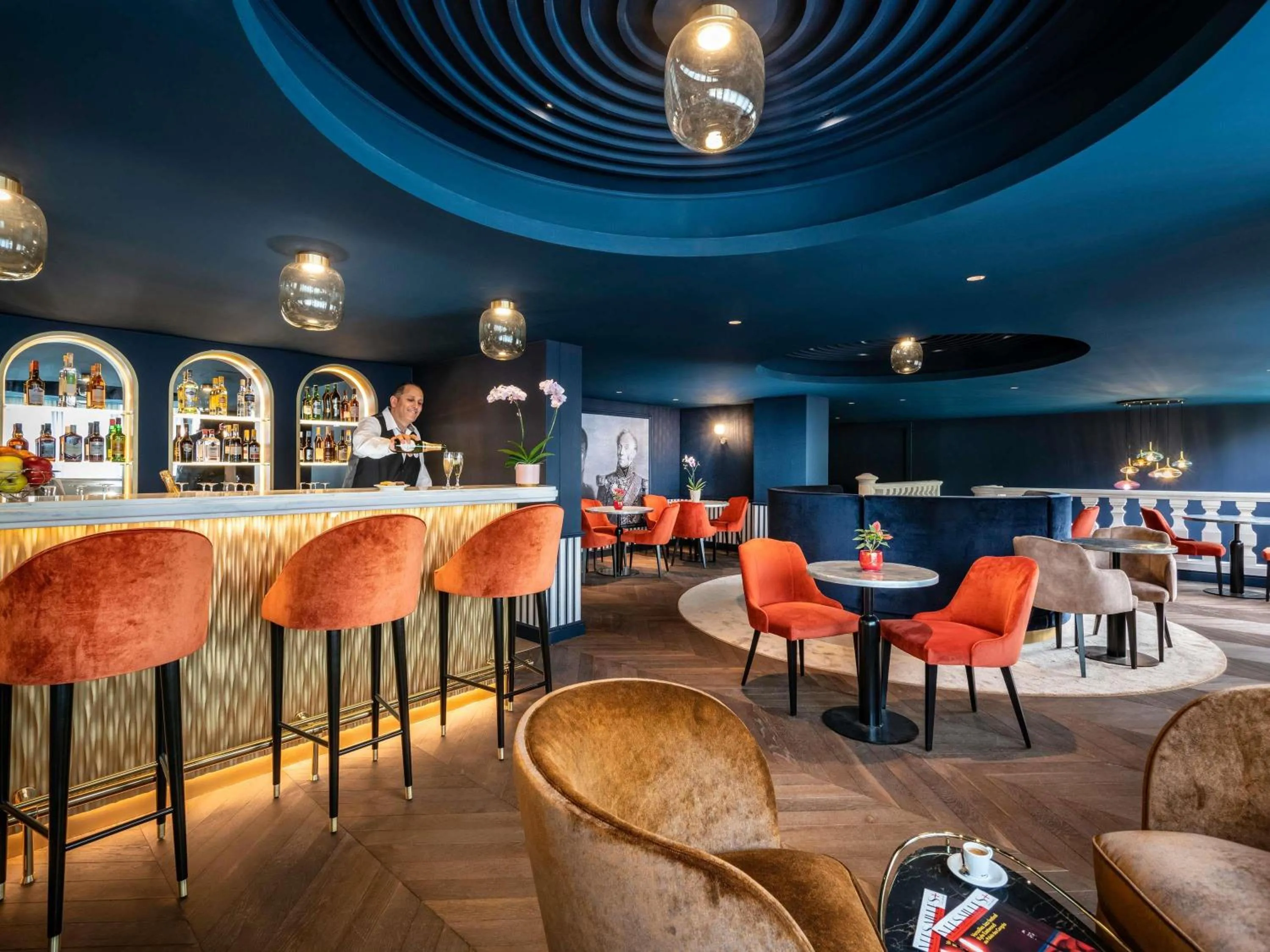 Lounge or bar in Mercure Versailles Paris Ouest
