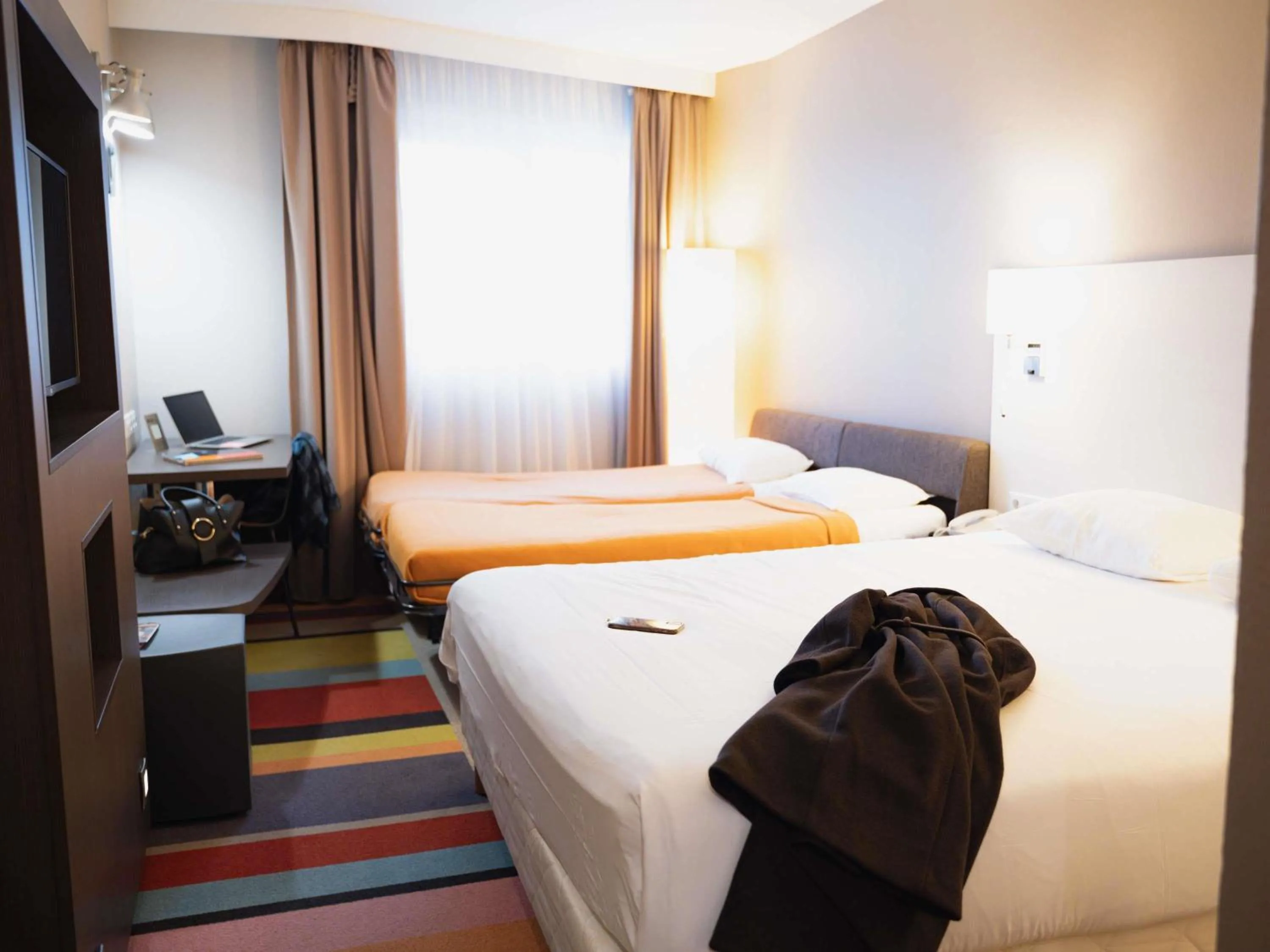 Bedroom, Bed in ibis Styles Lyon Sud Vienne