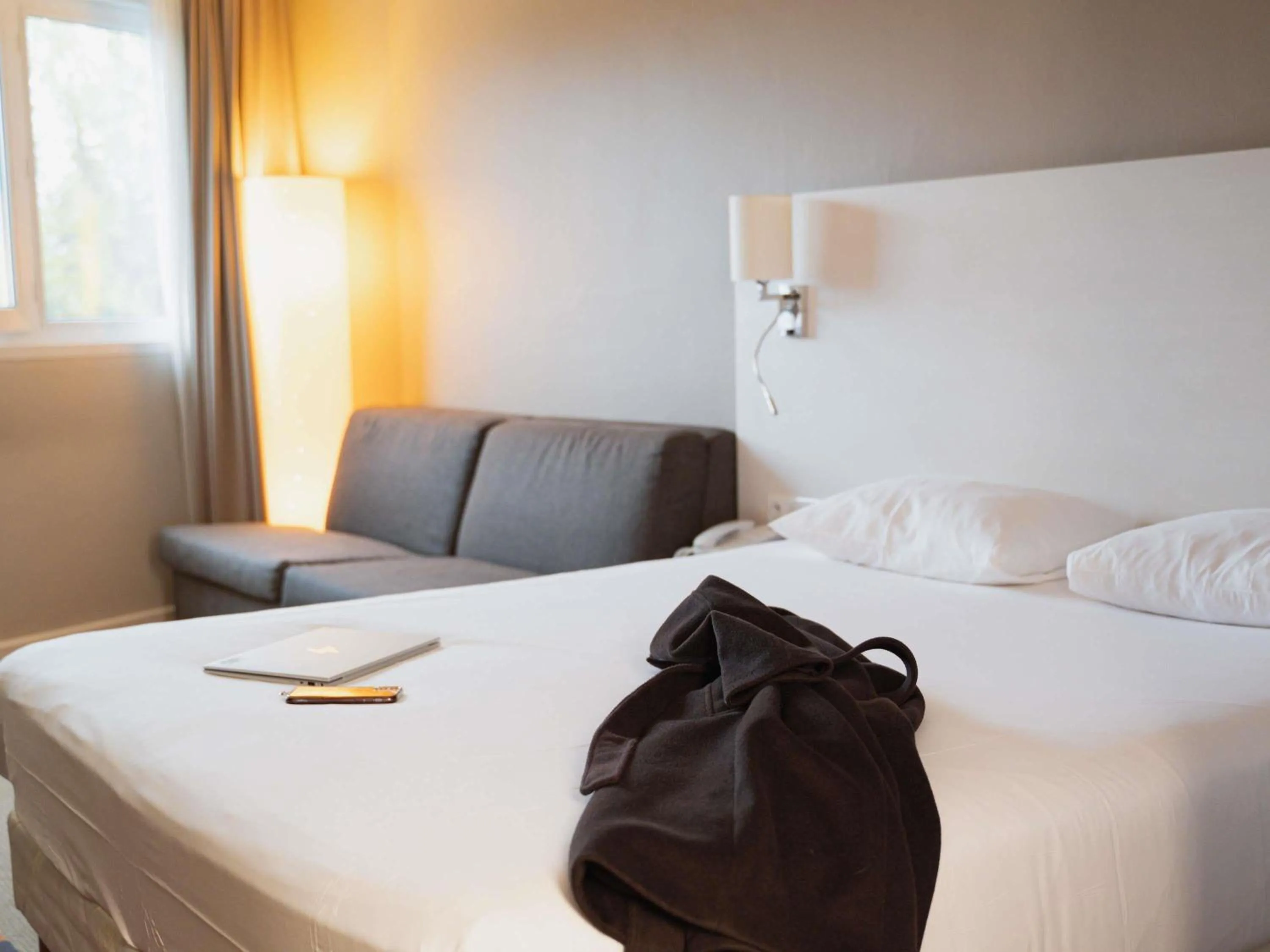 Bedroom, Bed in ibis Styles Lyon Sud Vienne