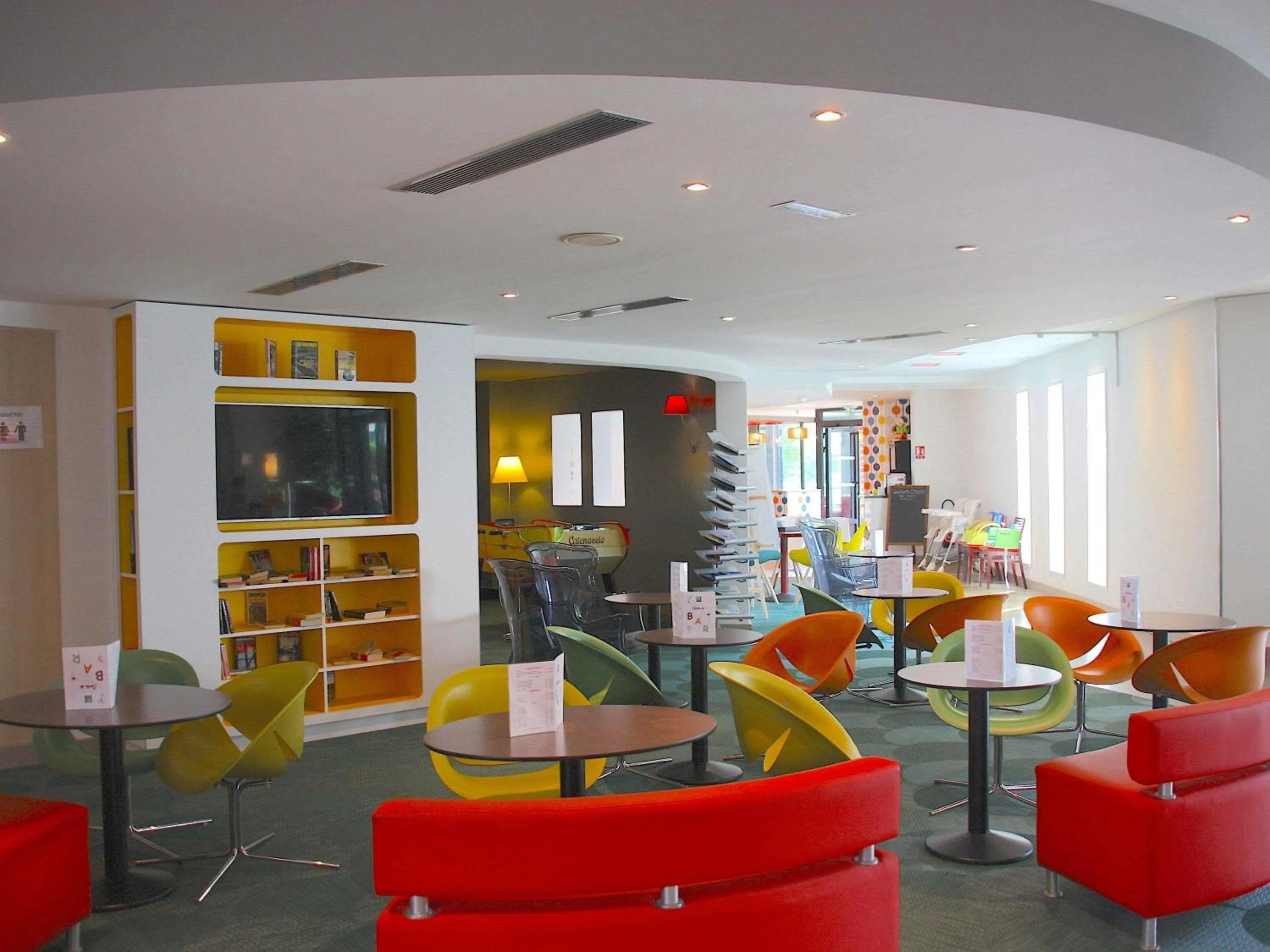 Lounge or bar in ibis Styles Lyon Sud Vienne