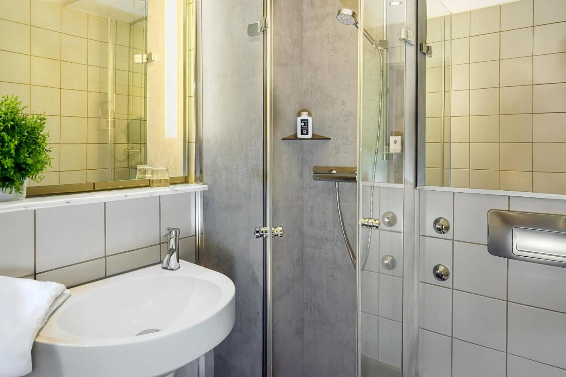 Bathroom in GenoHotel Forsbach