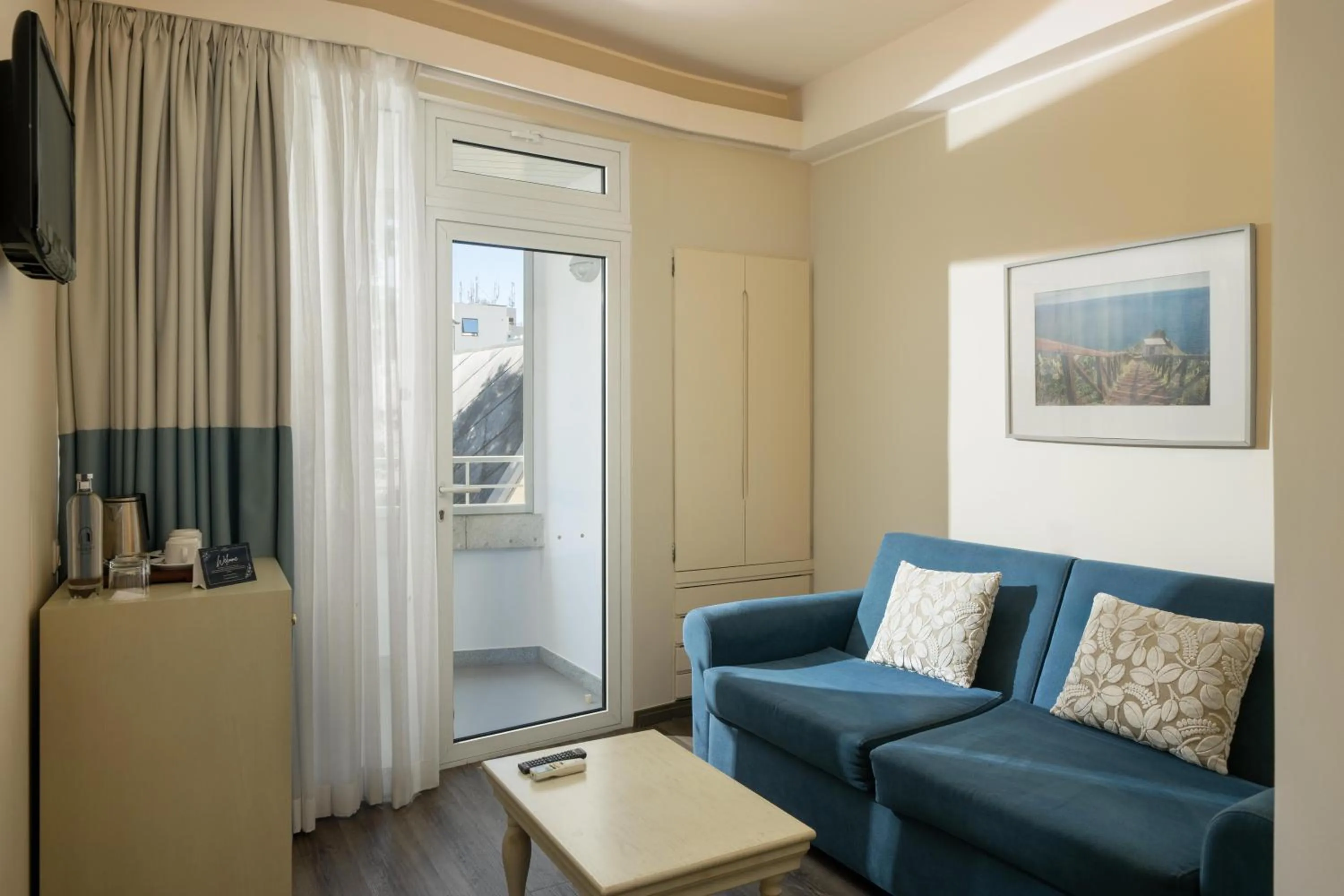 Photo of the whole room in Hotel Madeira