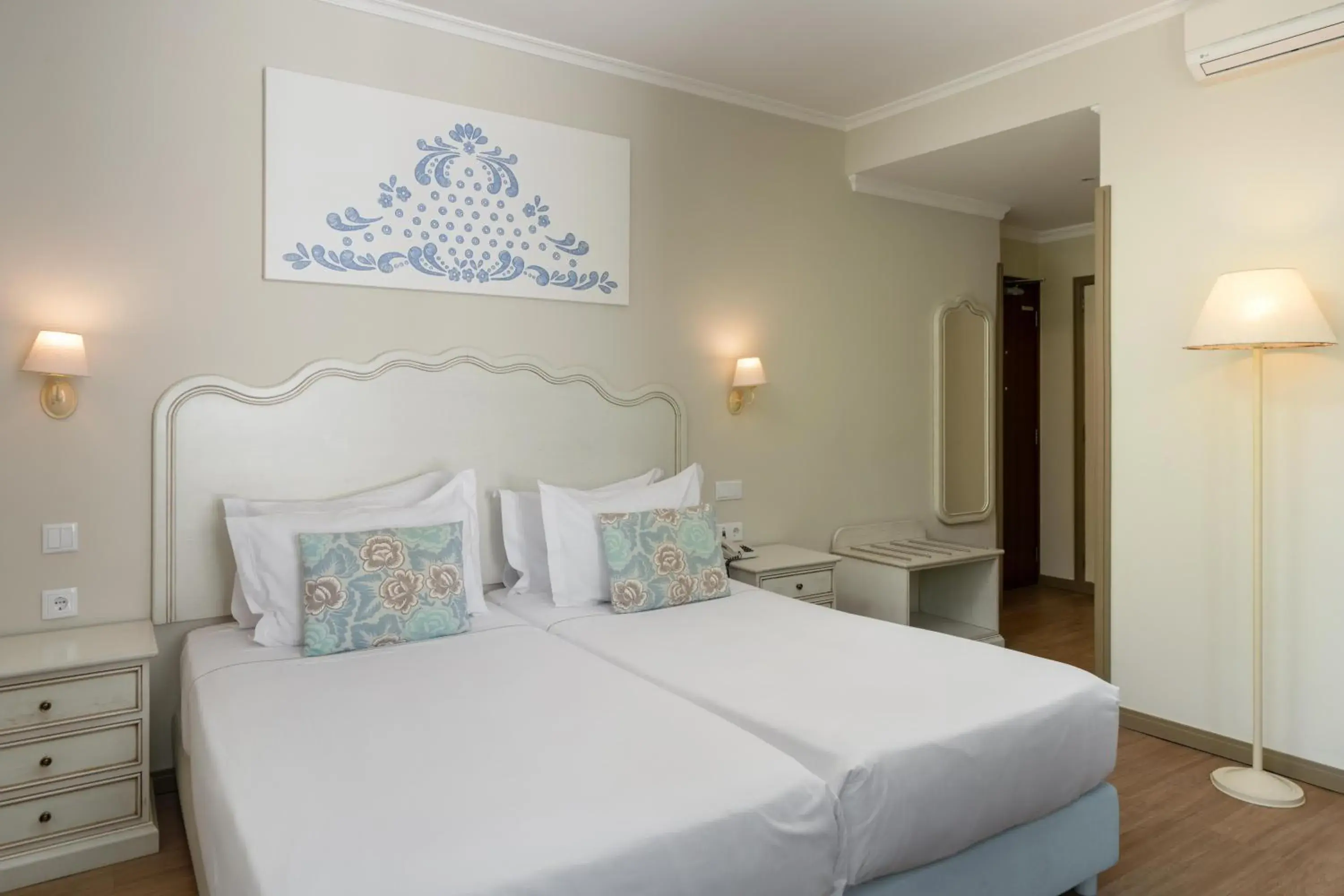 Superior Double or Twin Room in Hotel Madeira Superior Double or Twin Room in Hotel Madeira