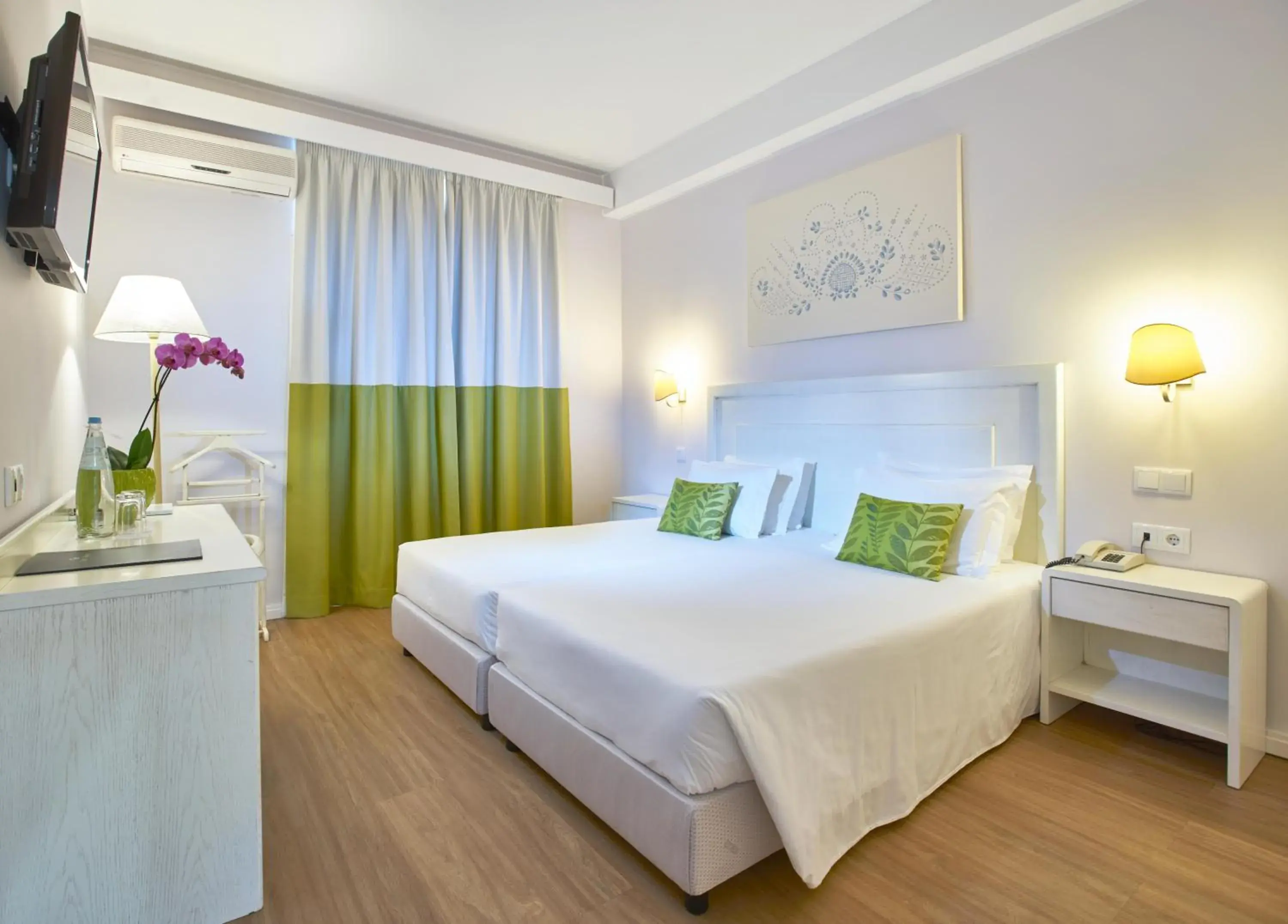 Double or Twin Room in Hotel Madeira Double or Twin Room in Hotel Madeira