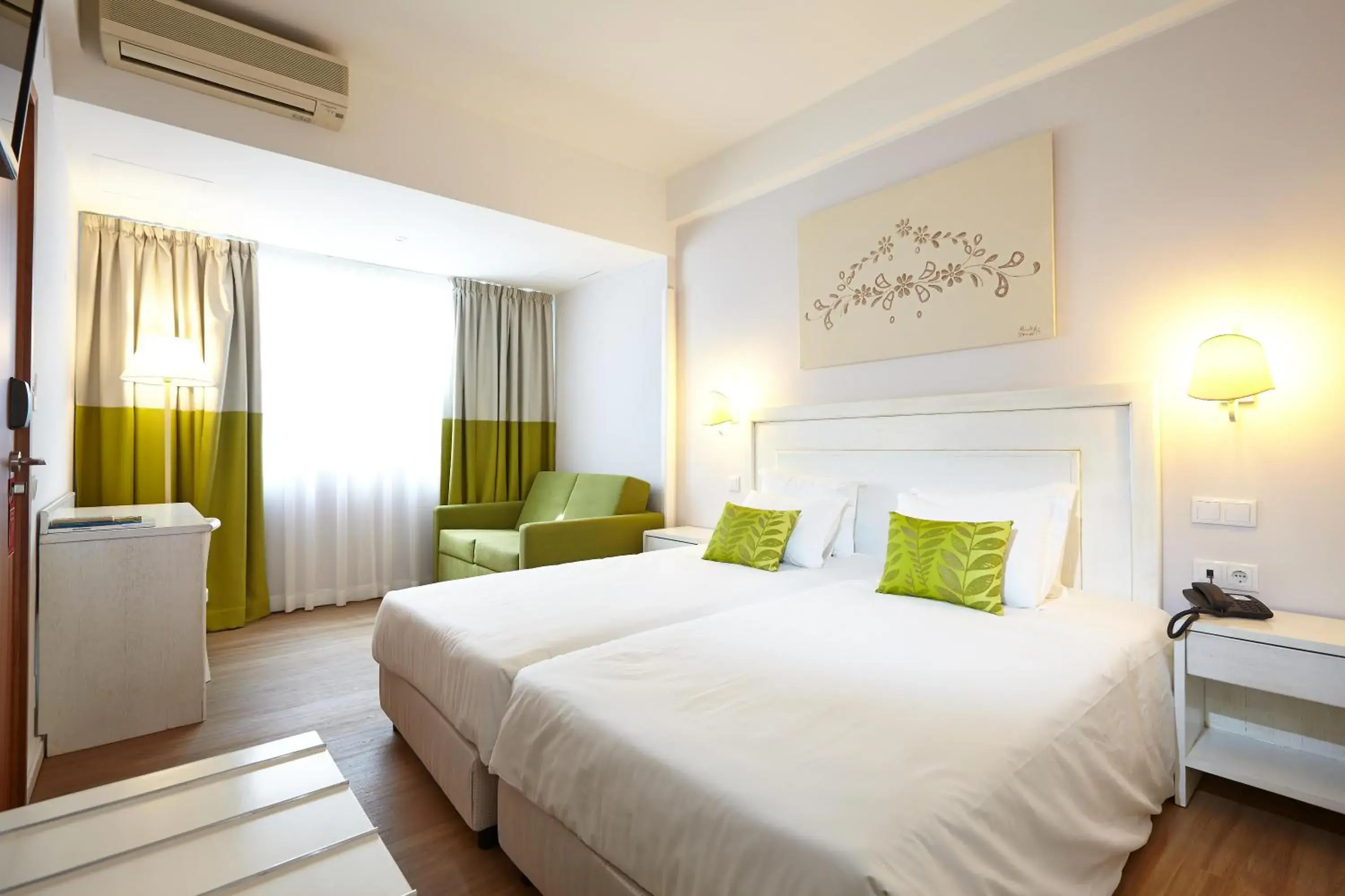 Family Room in Hotel Madeira Family Room in Hotel Madeira