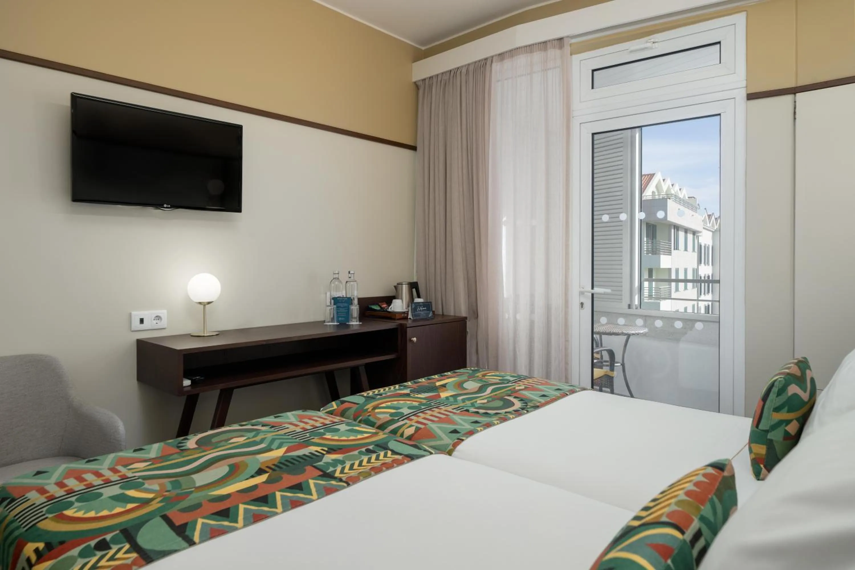 Photo of the whole room, Bed in Hotel Madeira