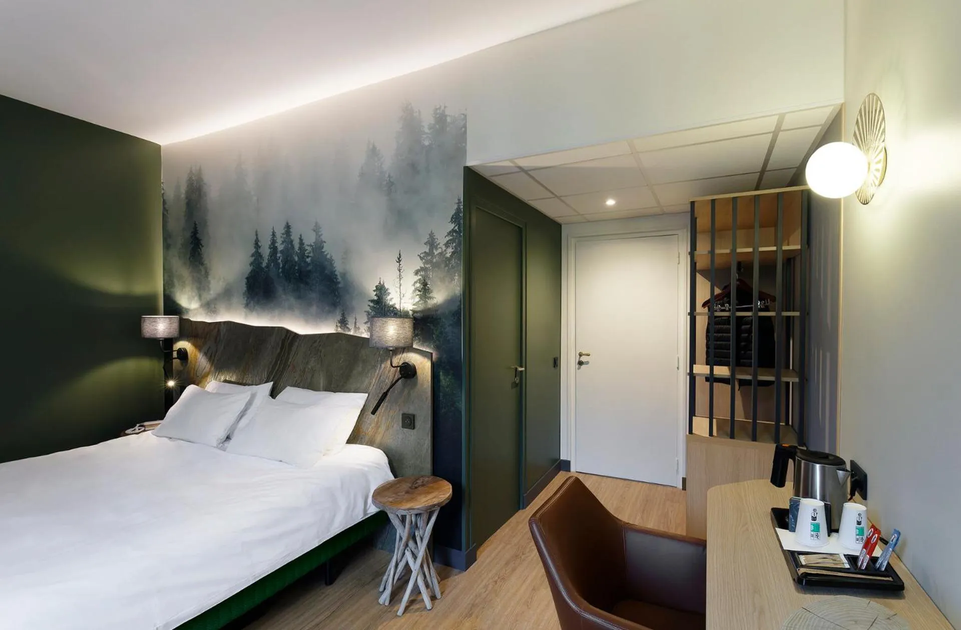 Photo of the whole room, Bed in Hôtel Mercure Saint-Nectaire Spa & Bien-être