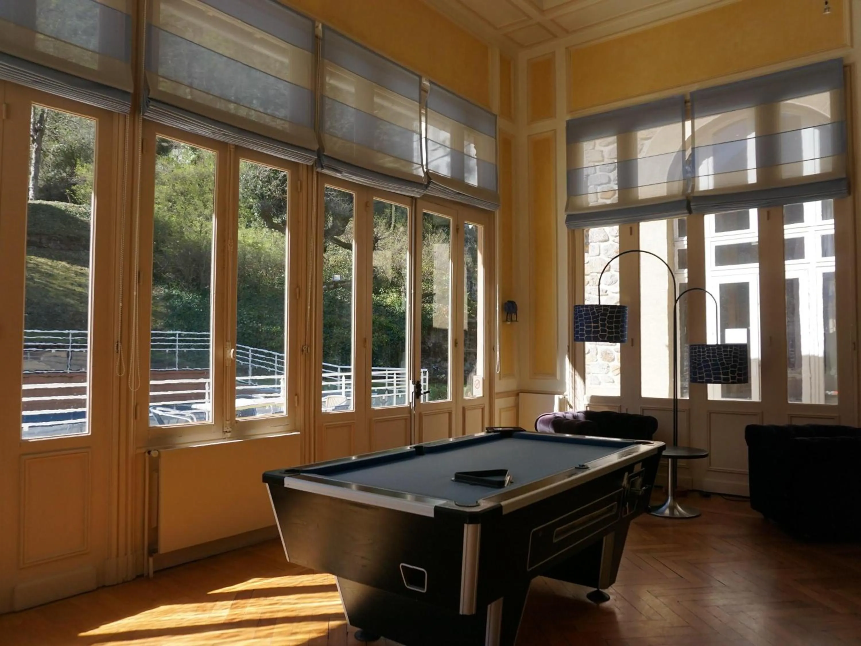 Lounge or bar in Hôtel Mercure Saint-Nectaire Spa & Bien-être