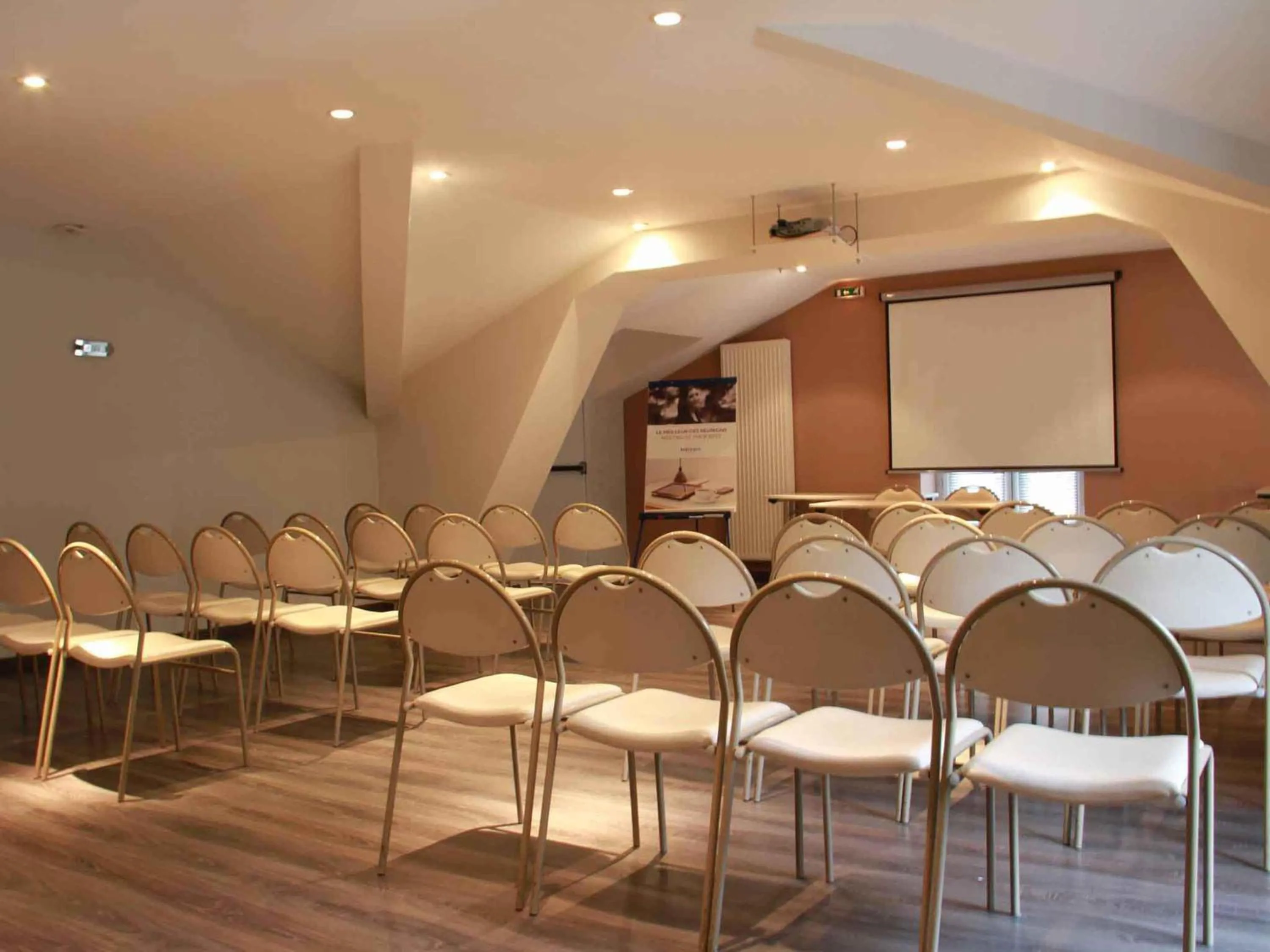 Meeting/conference room in Hôtel Mercure Saint-Nectaire Spa & Bien-être