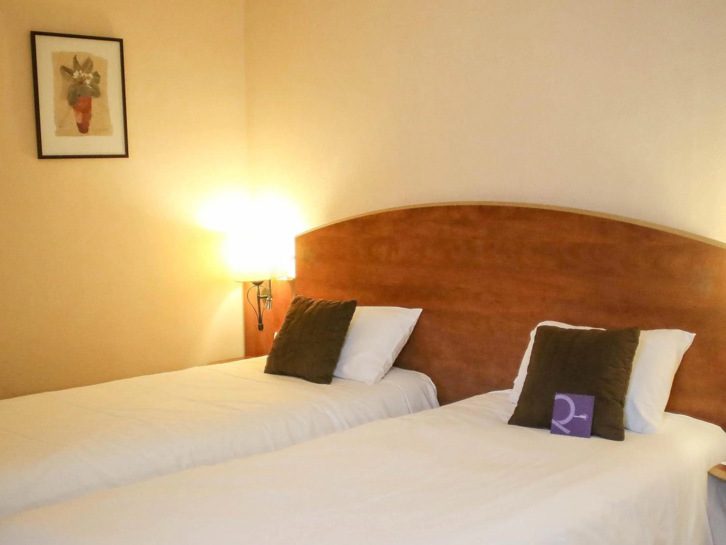 Bedroom, Bed in Hôtel Mercure Saint-Nectaire Spa & Bien-être