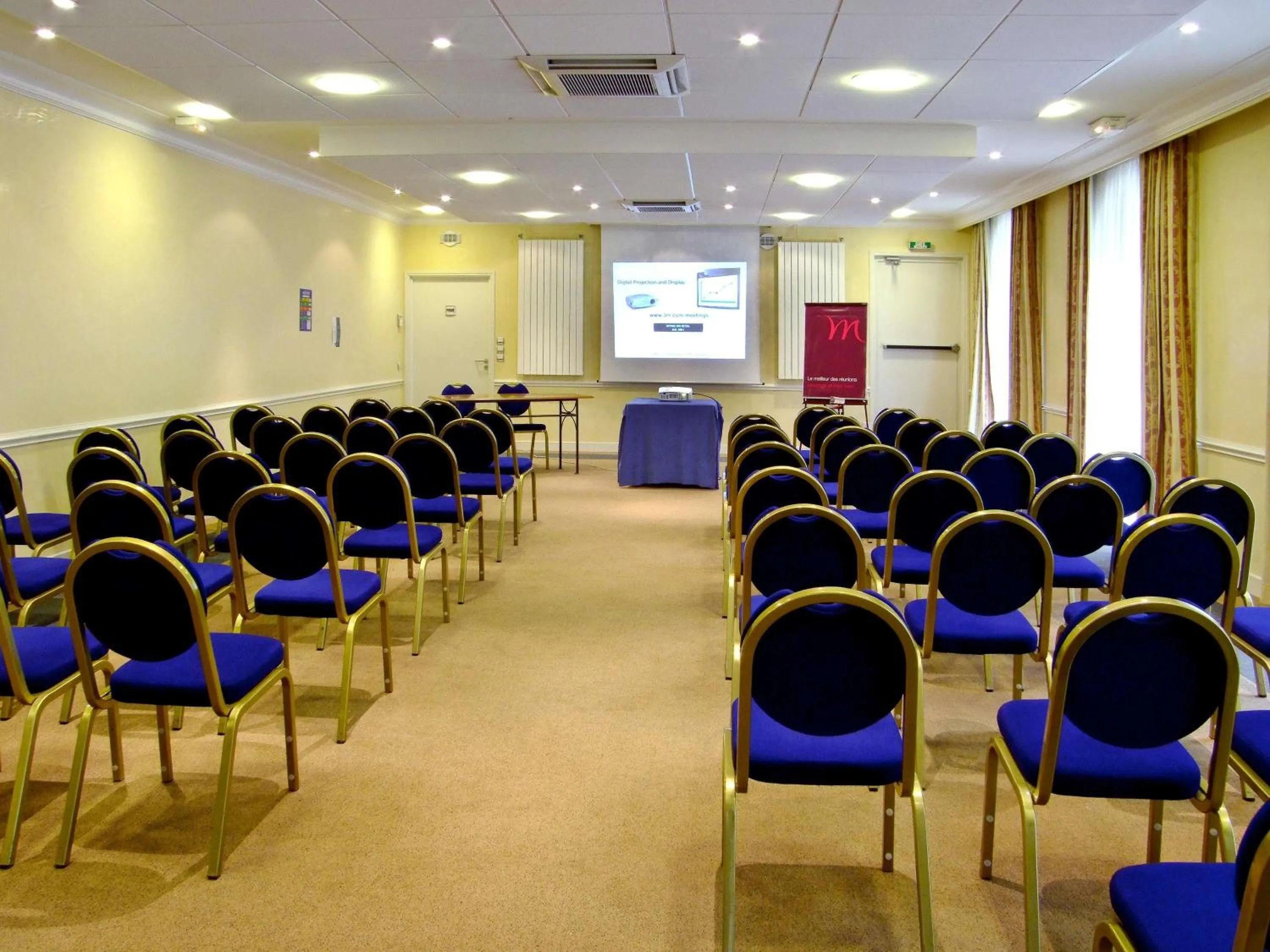 Meeting/conference room in Hôtel Mercure Saint-Nectaire Spa & Bien-être