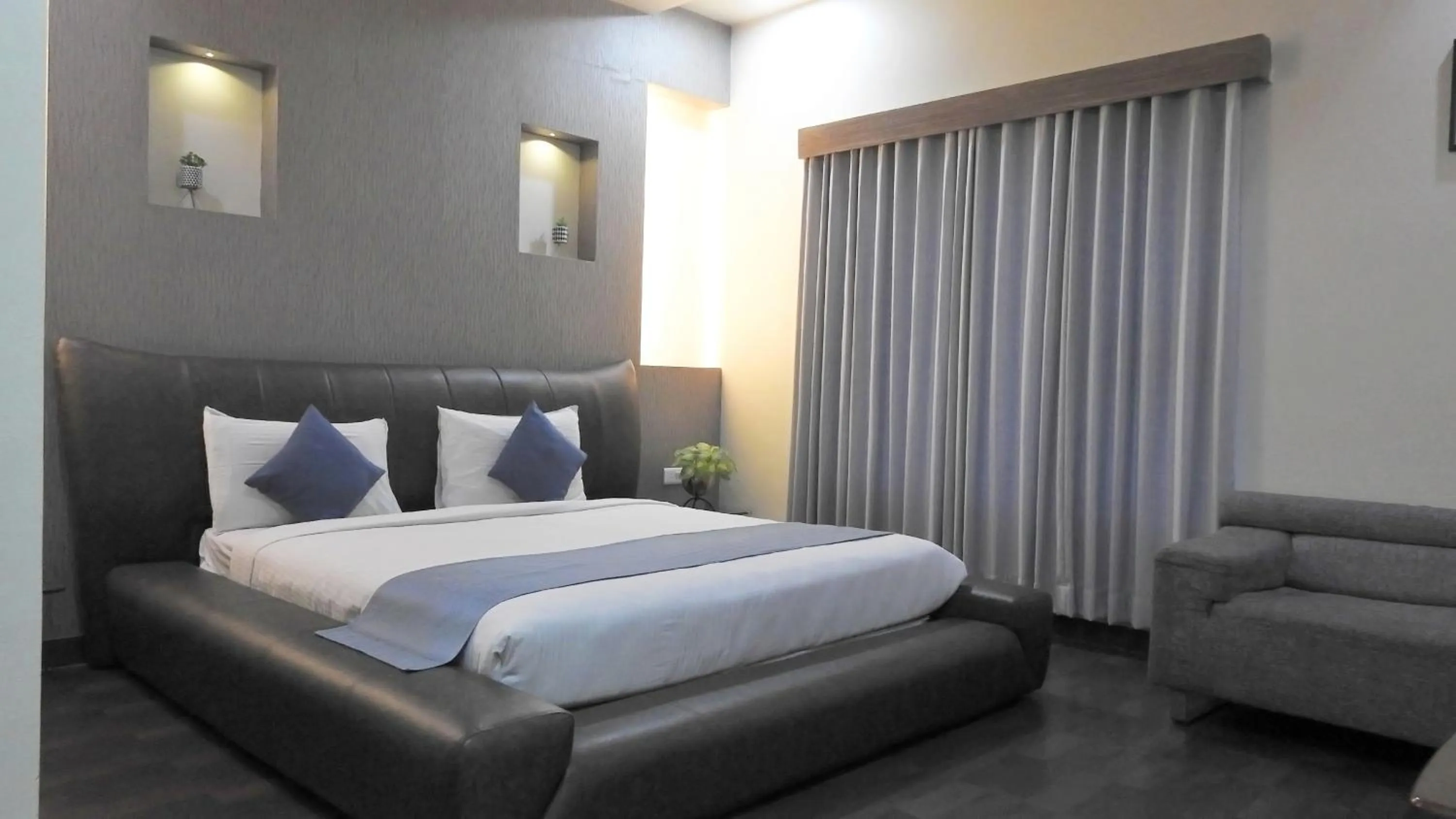 Bed in Hotel Sai Miracle