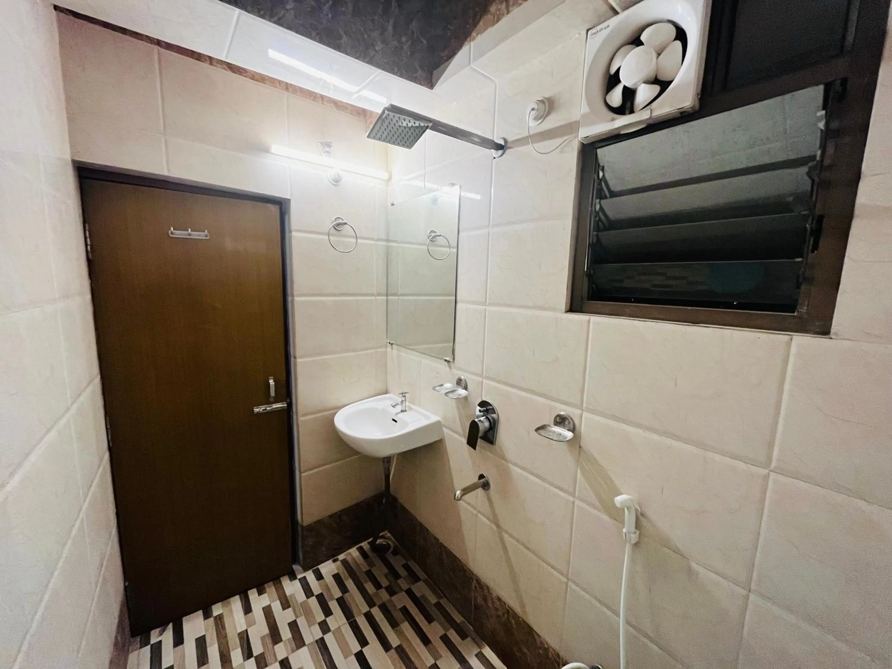 Hotel Mani International