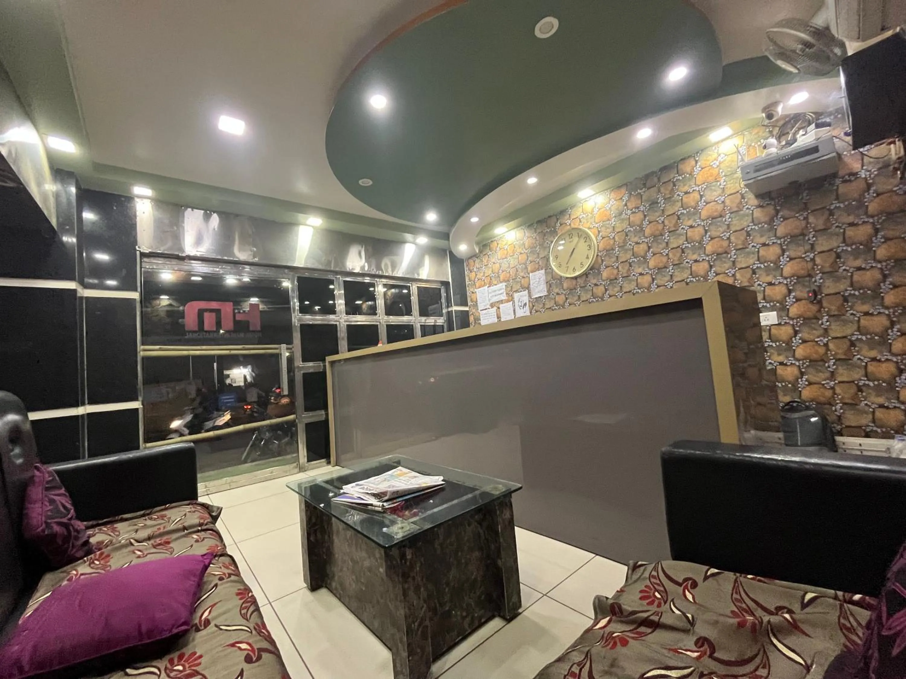 Hotel Mani International