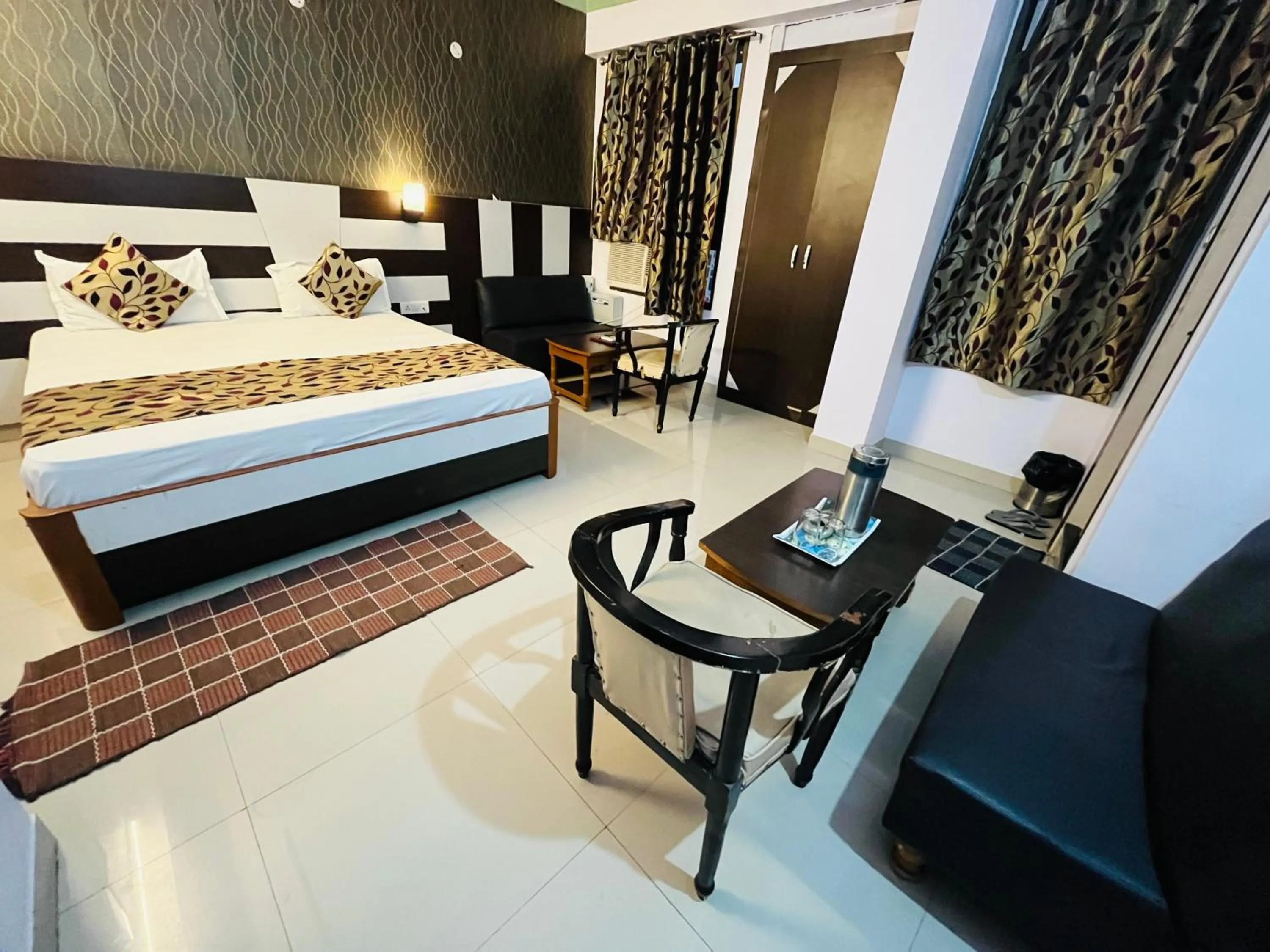 Bed in Hotel Mani International