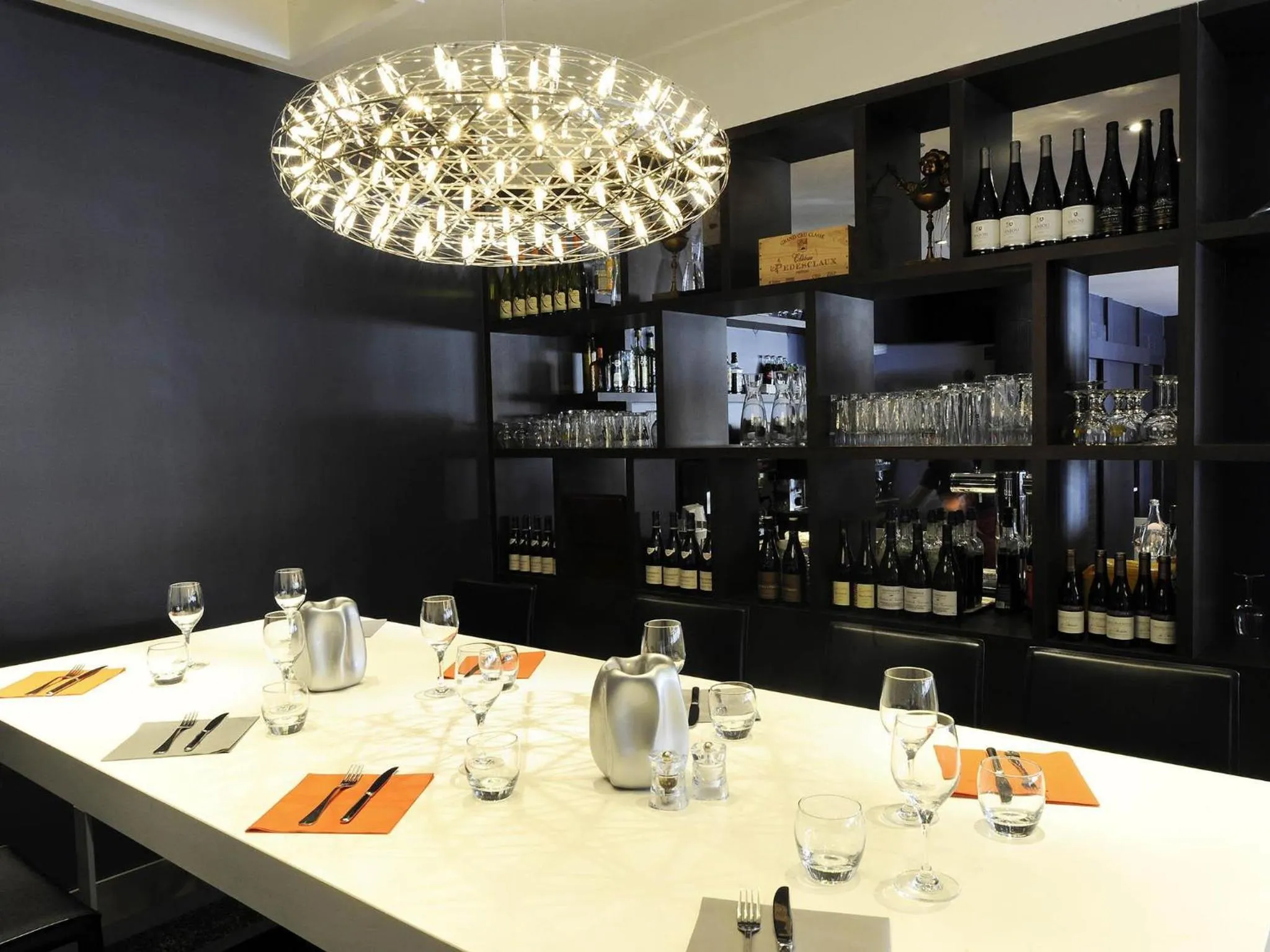 Restaurant/places to eat in Mercure Nantes Centre Gare