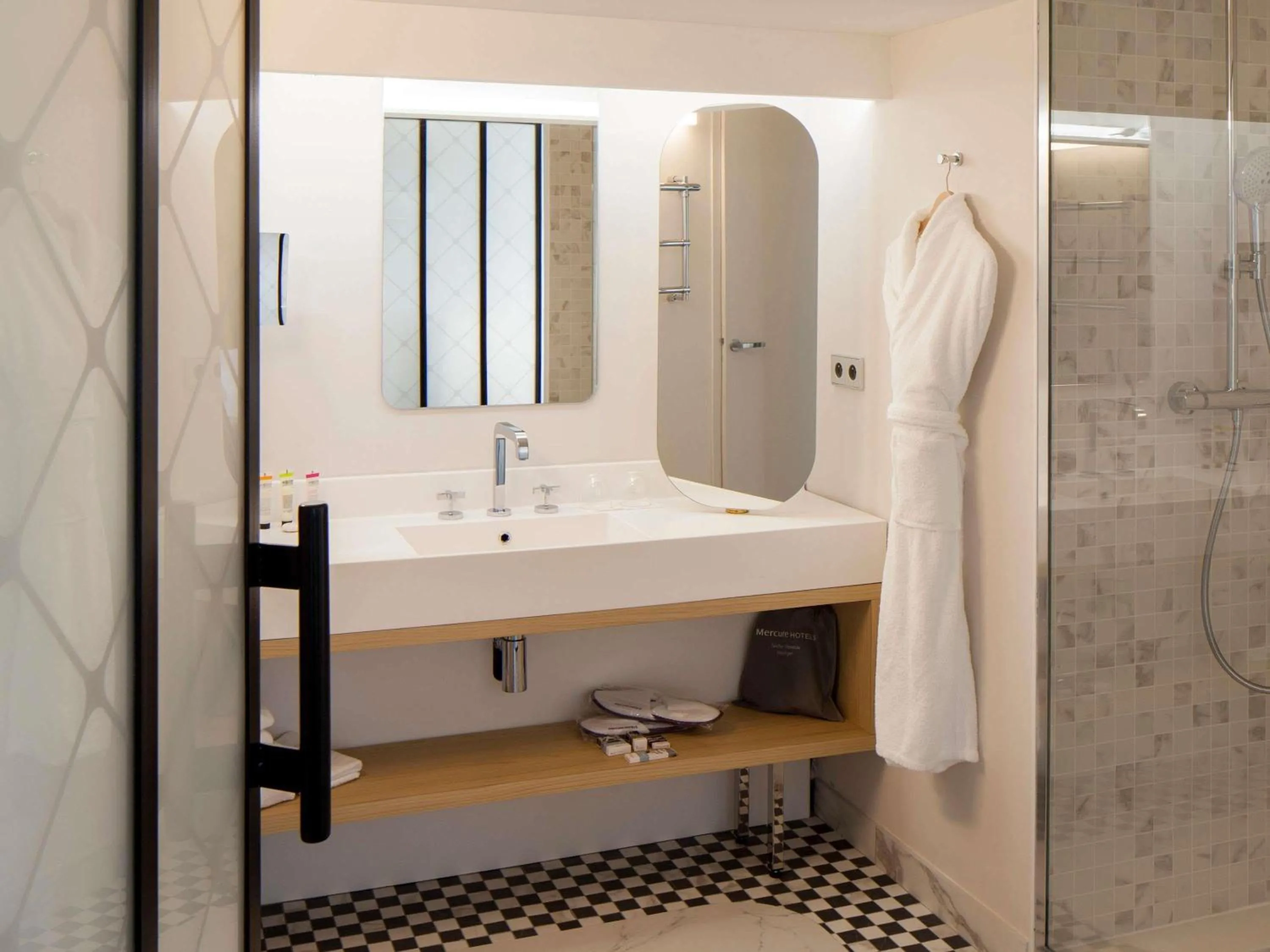 Bedroom in Mercure Nantes Centre Gare