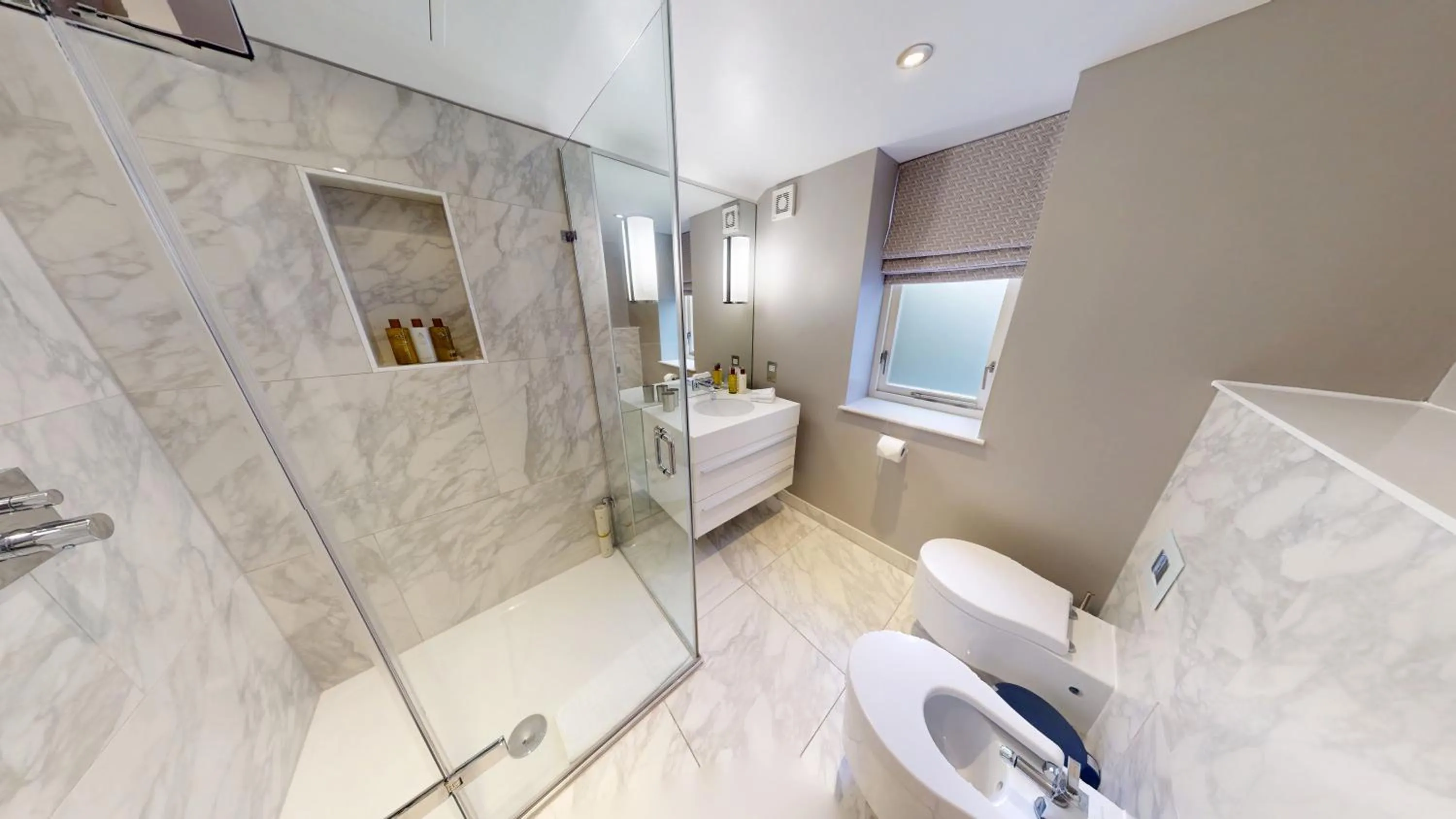 Shower in Cheval Knightsbridge