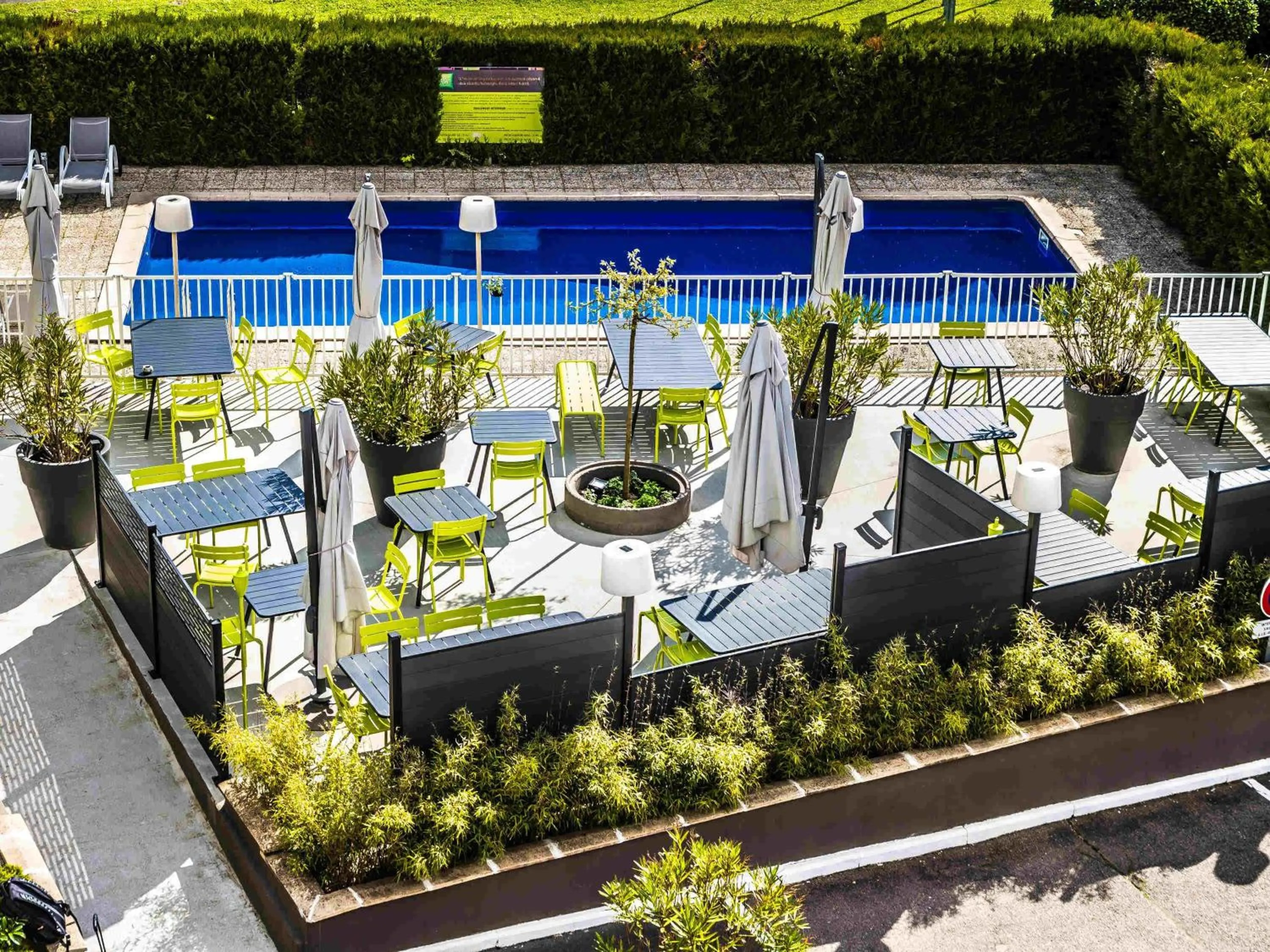 Pool view in ibis Styles Chalon sur Saône