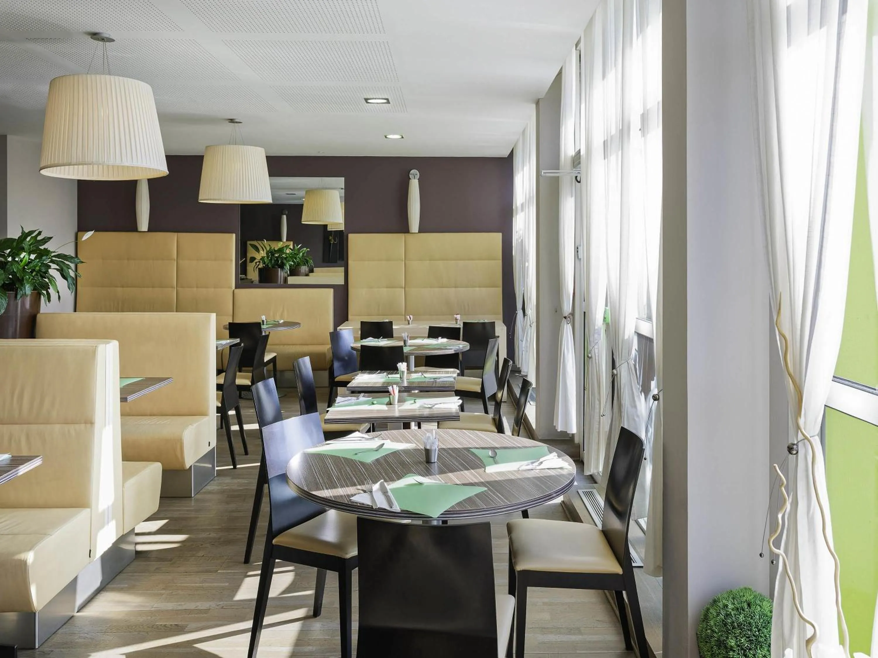 Restaurant/places to eat in ibis Styles Chalon sur Saône