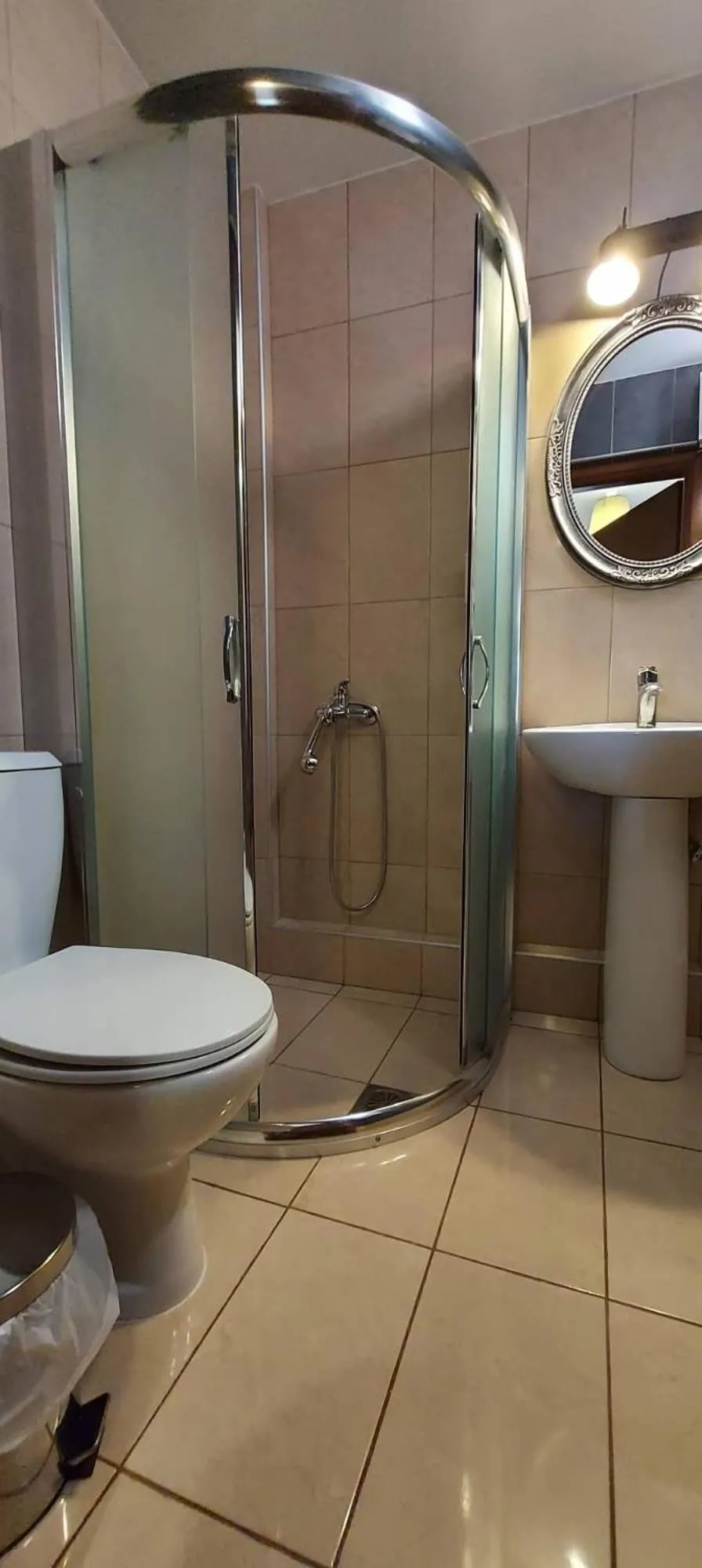 Shower in Hotel Epavli