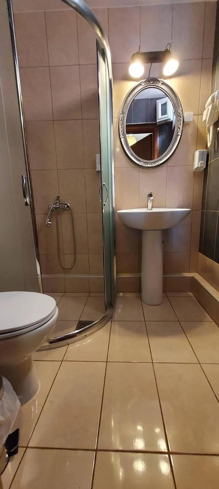 Shower in Hotel Epavli