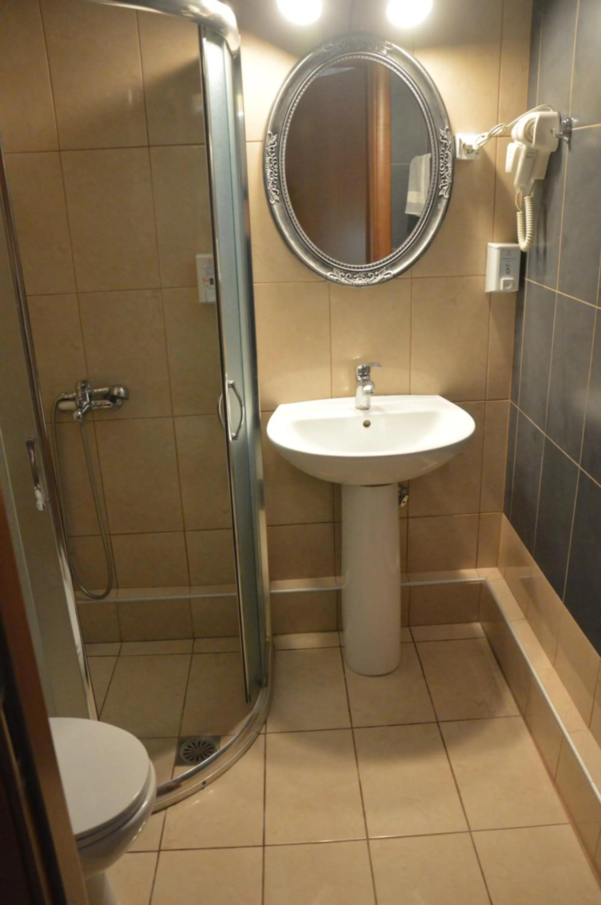 Bathroom in Hotel Epavli