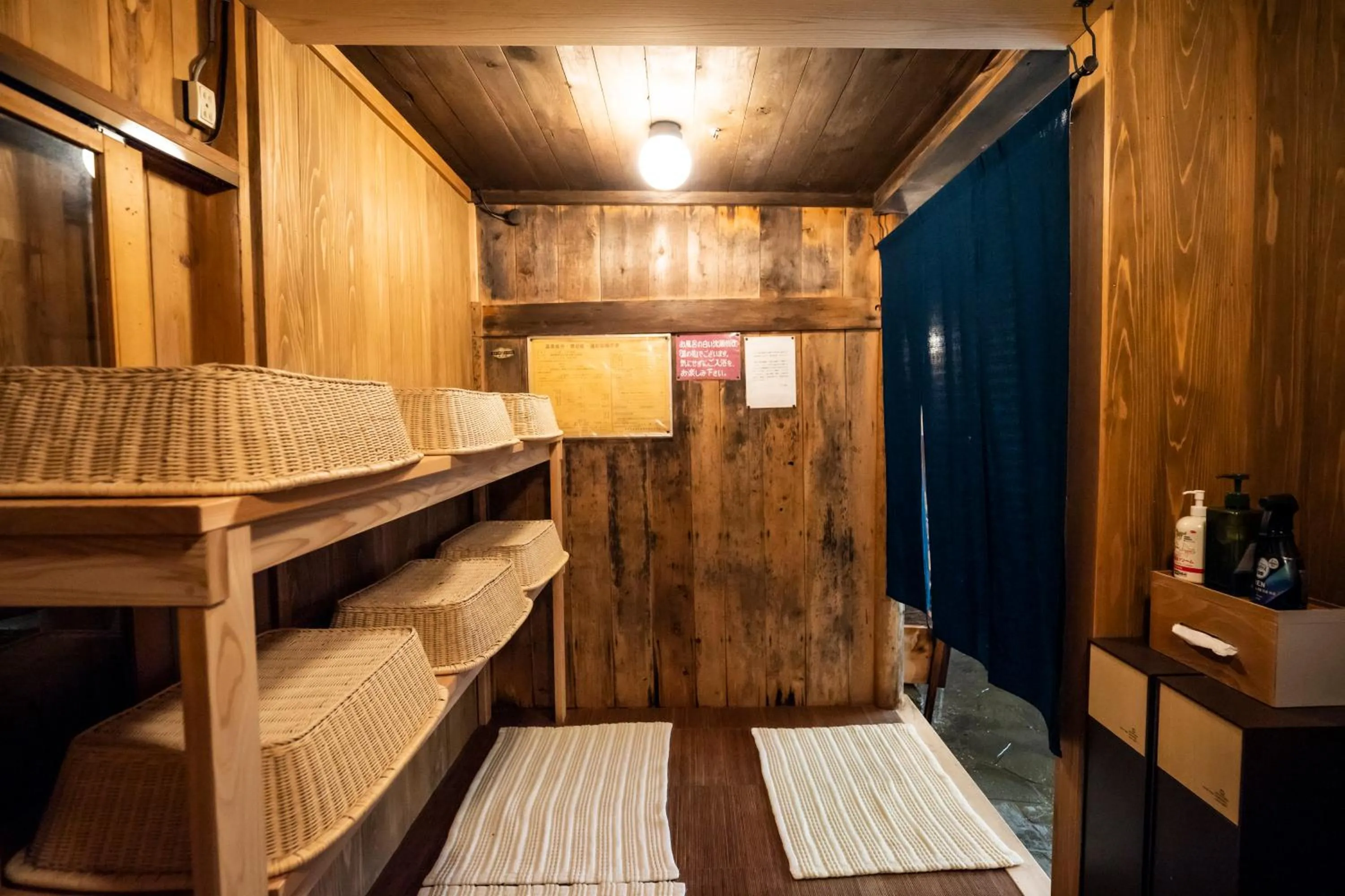 Public Bath, Bed in Hacho no Yu