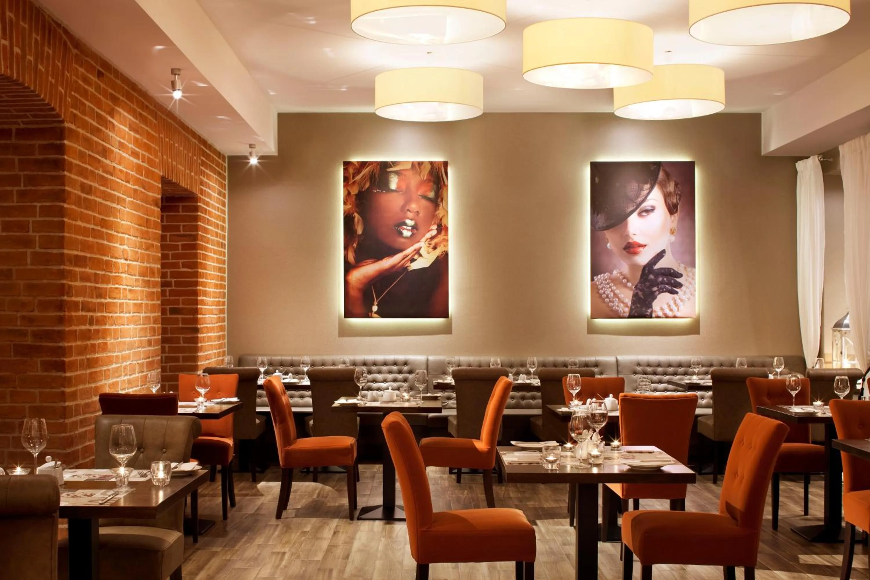 Restaurant/places to eat in Metropolitan Boutique Hotel