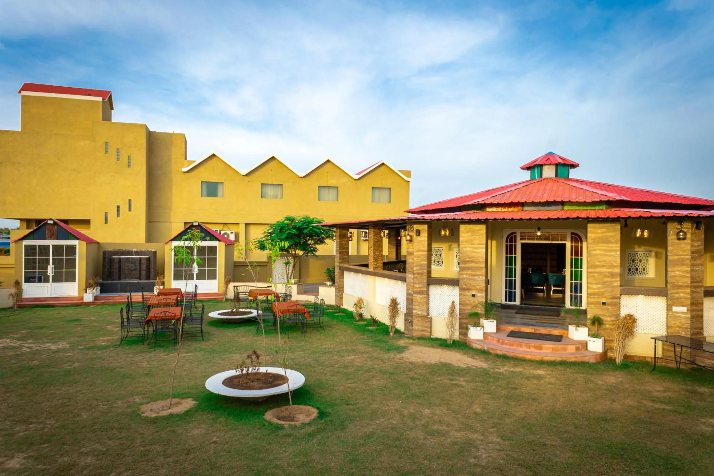 Restaurant/places to eat in Riddhi Siddhi Resorts